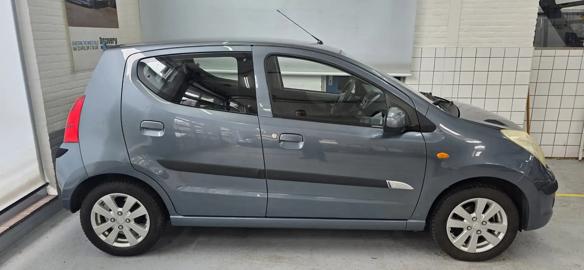 Suzuki Alto 1.0 Exclusive Gris - 2