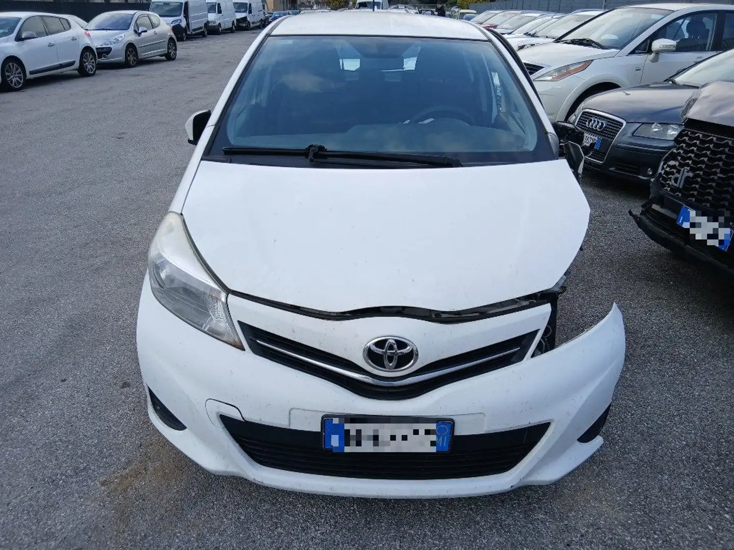 Toyota Yaris 1.0 5 porte Weiß - 2