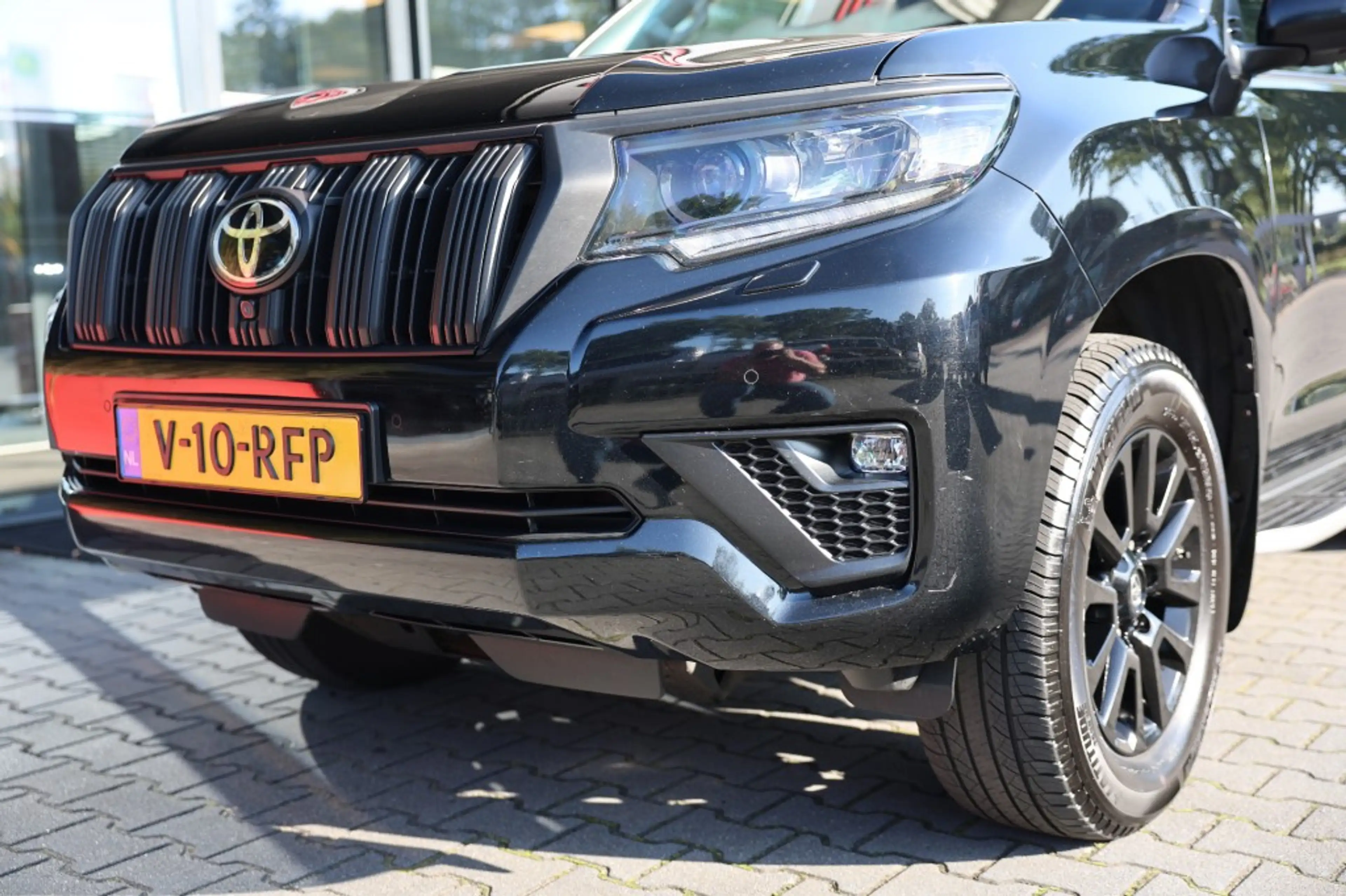 Toyota Land Cruiser 2.8 D-4D 5DRS BLACK EDITION A/T VAN — photo 31