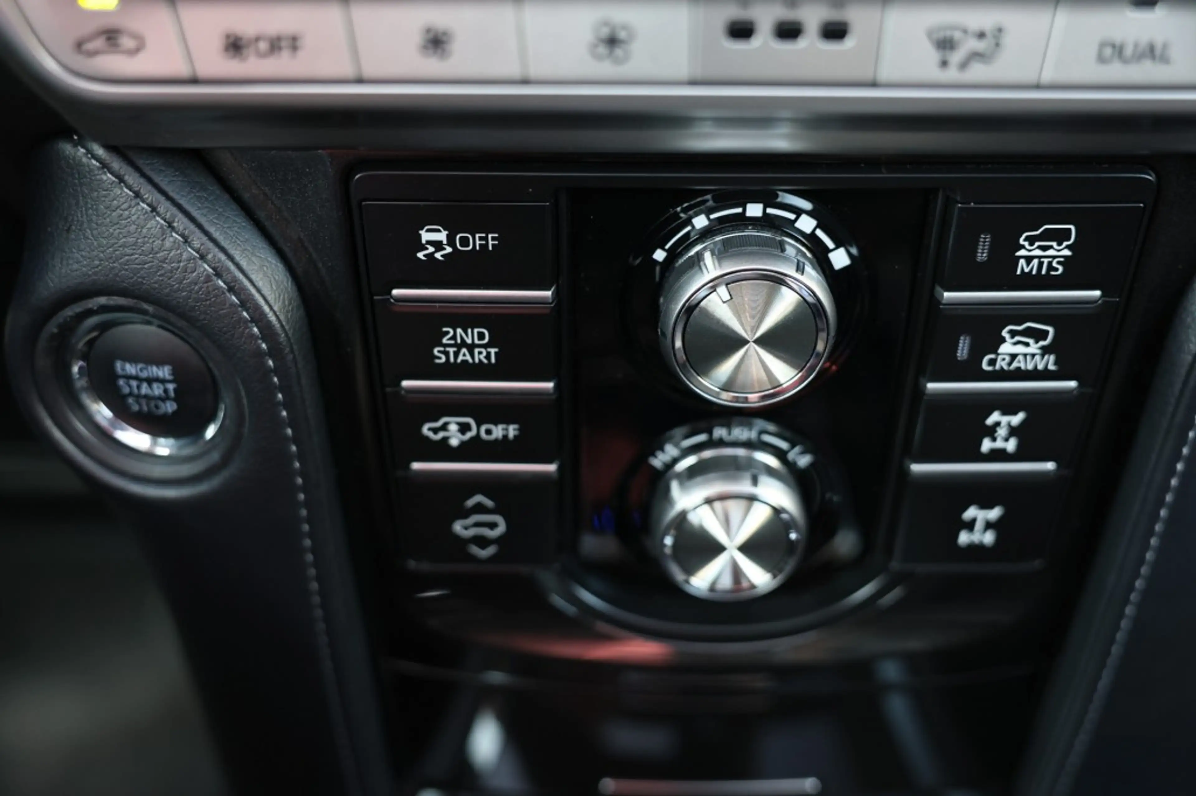 Toyota Land Cruiser 2.8 D-4D 5DRS BLACK EDITION A/T VAN — photo 20