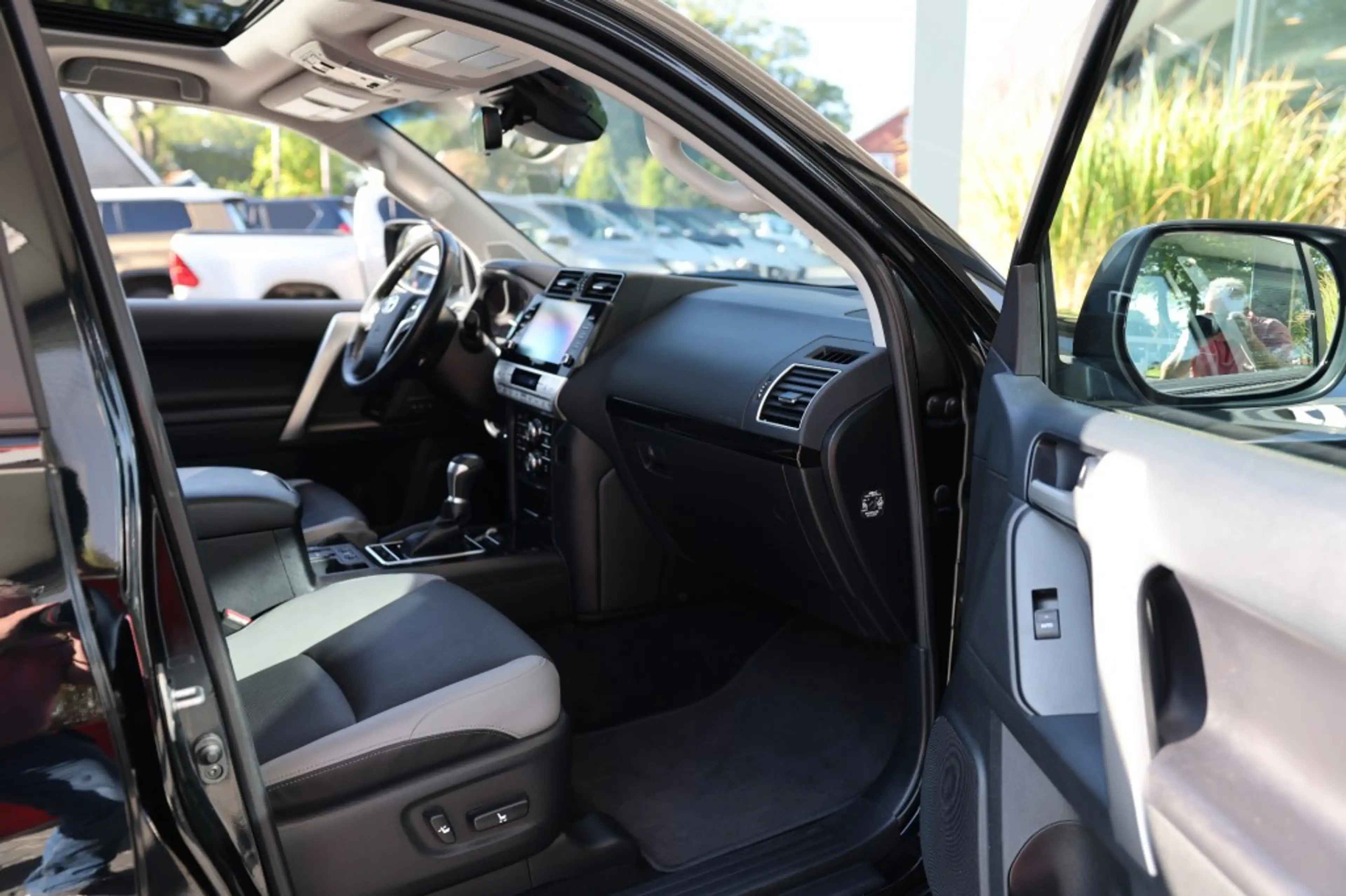 Toyota Land Cruiser 2.8 D-4D 5DRS BLACK EDITION A/T VAN — photo 29