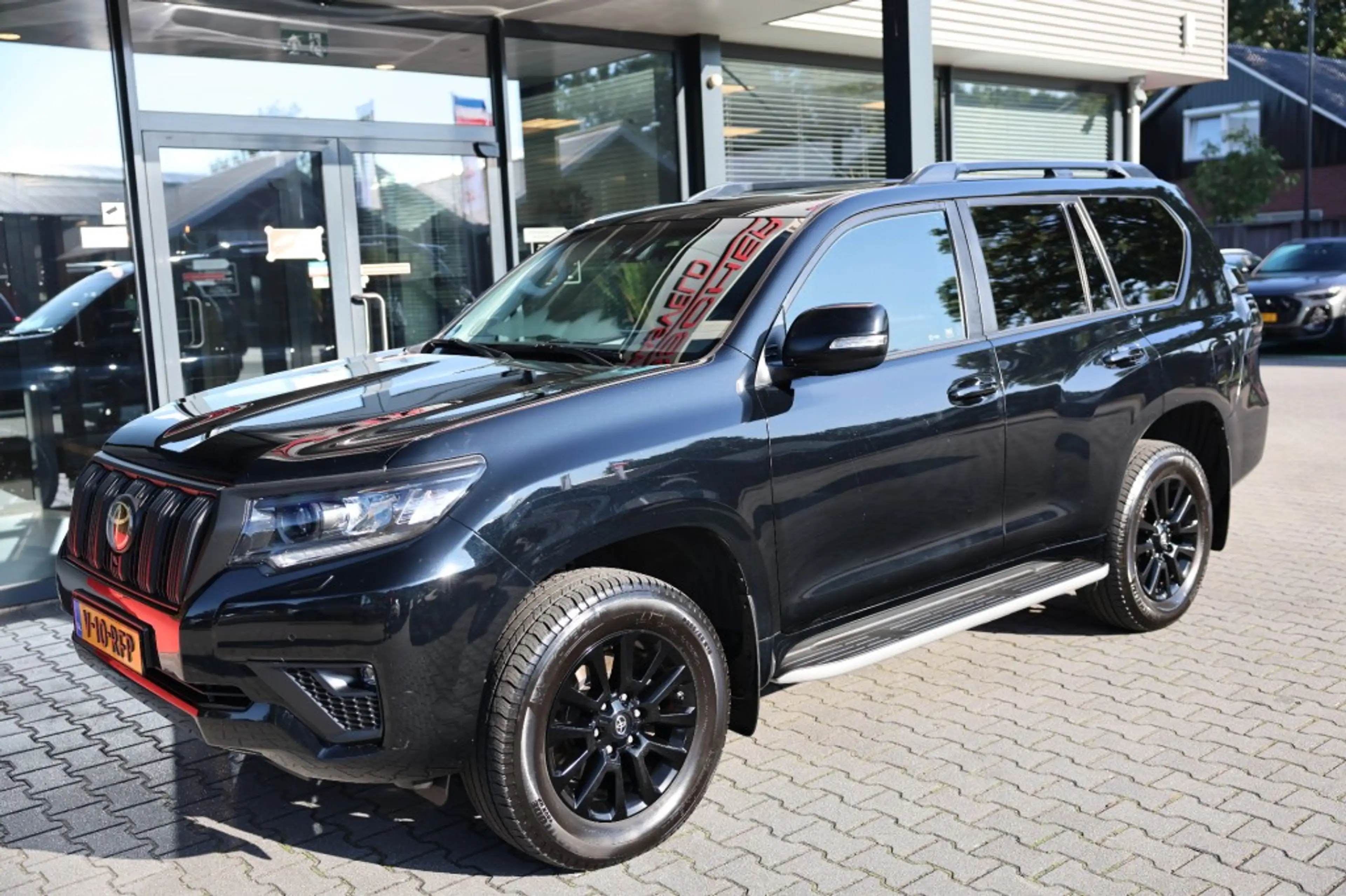 Toyota Land Cruiser 2.8 D-4D 5DRS BLACK EDITION A/T VAN — photo 34