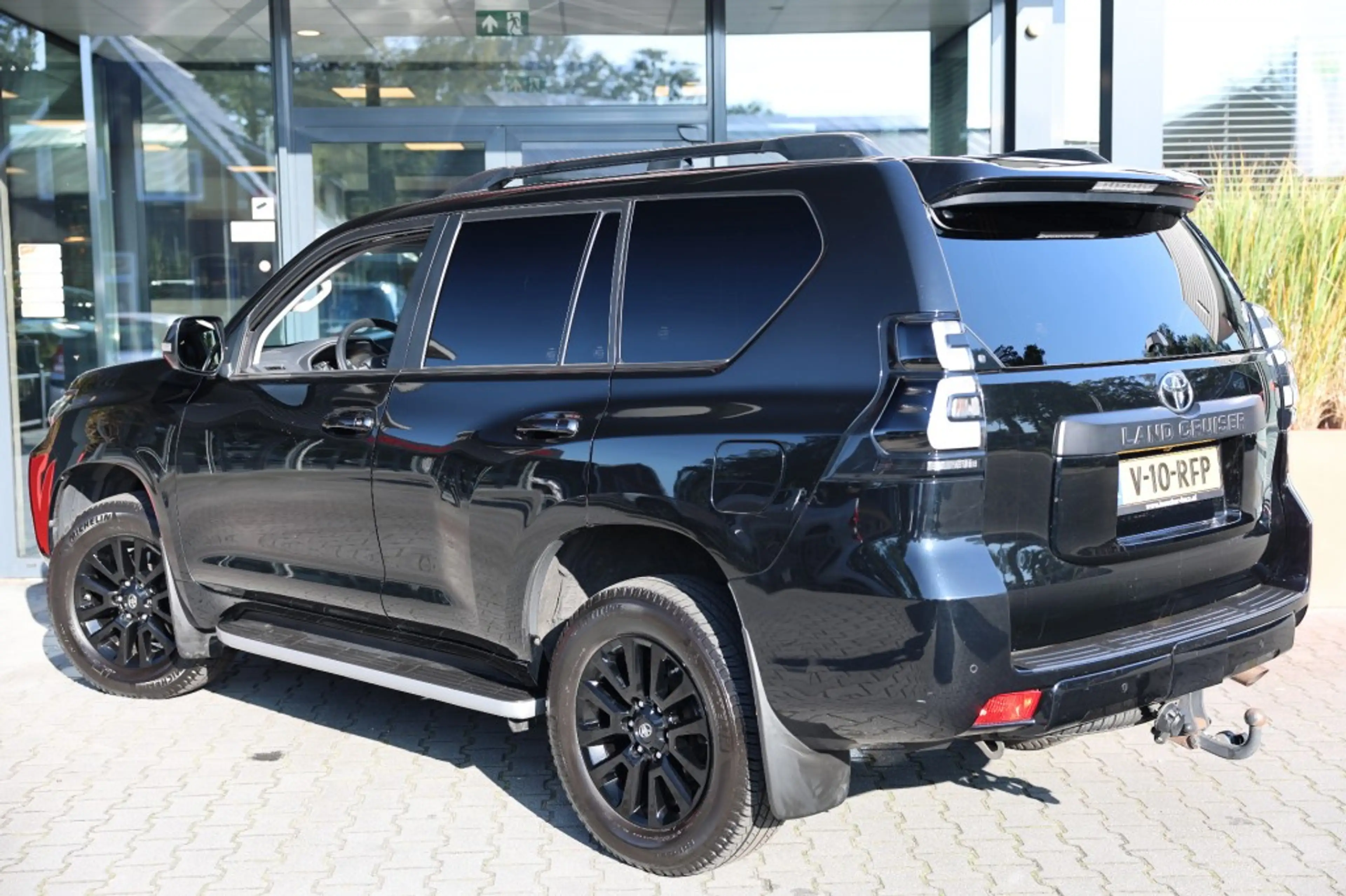 Toyota Land Cruiser 2.8 D-4D 5DRS BLACK EDITION A/T VAN — photo 4
