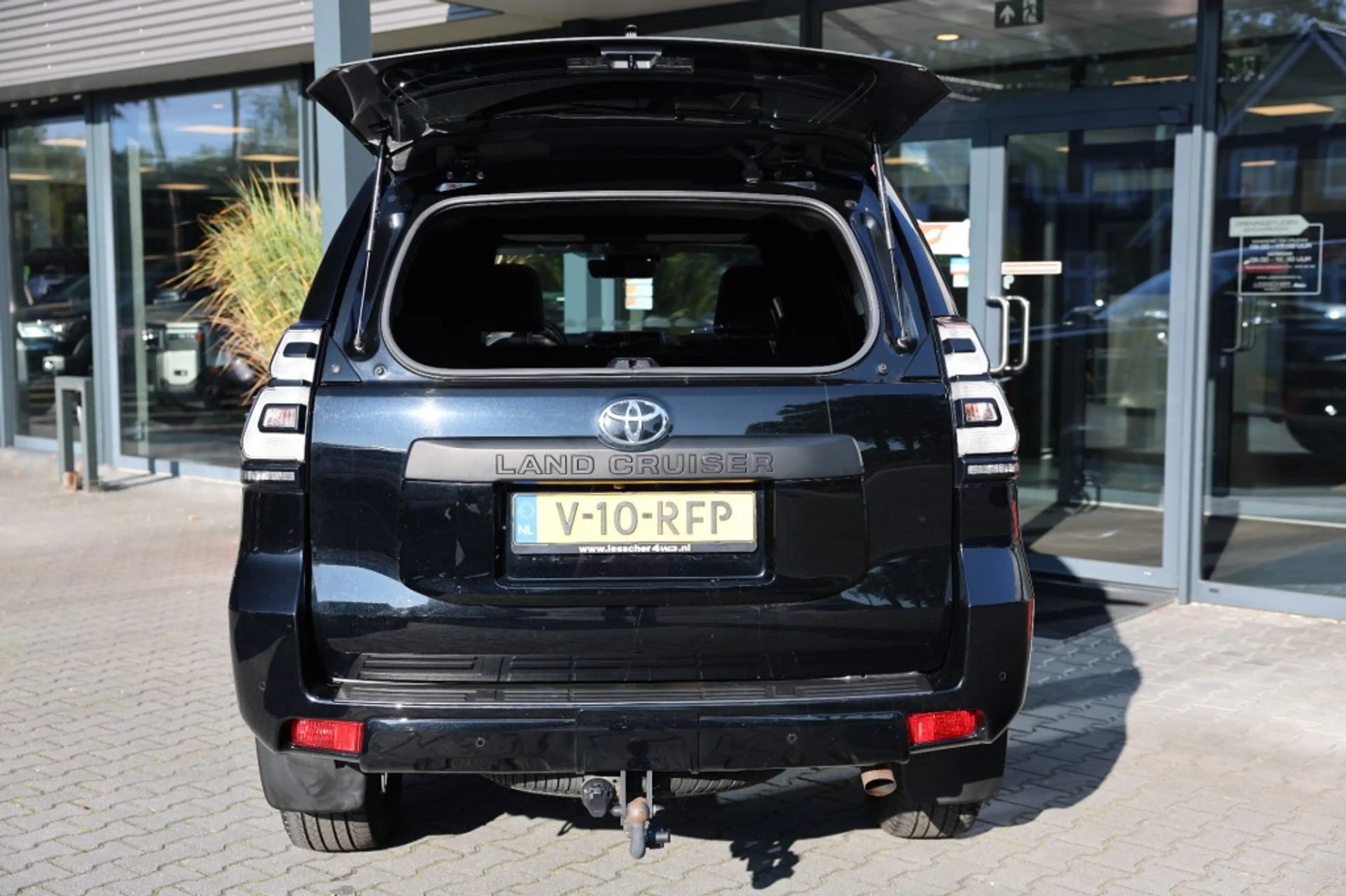 Toyota Land Cruiser 2.8 D-4D 5DRS BLACK EDITION A/T VAN — photo 6