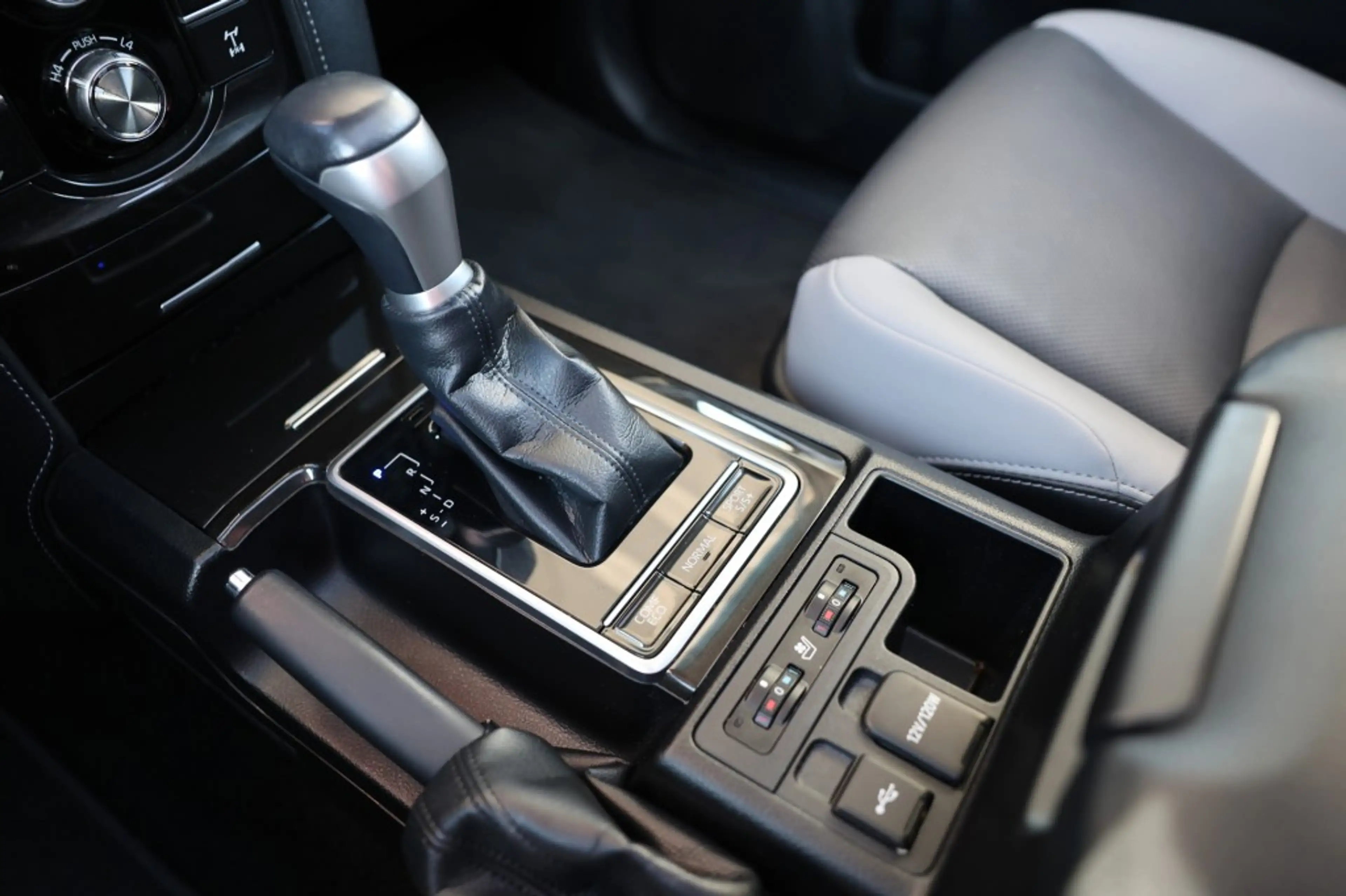 Toyota Land Cruiser 2.8 D-4D 5DRS BLACK EDITION A/T VAN — photo 19