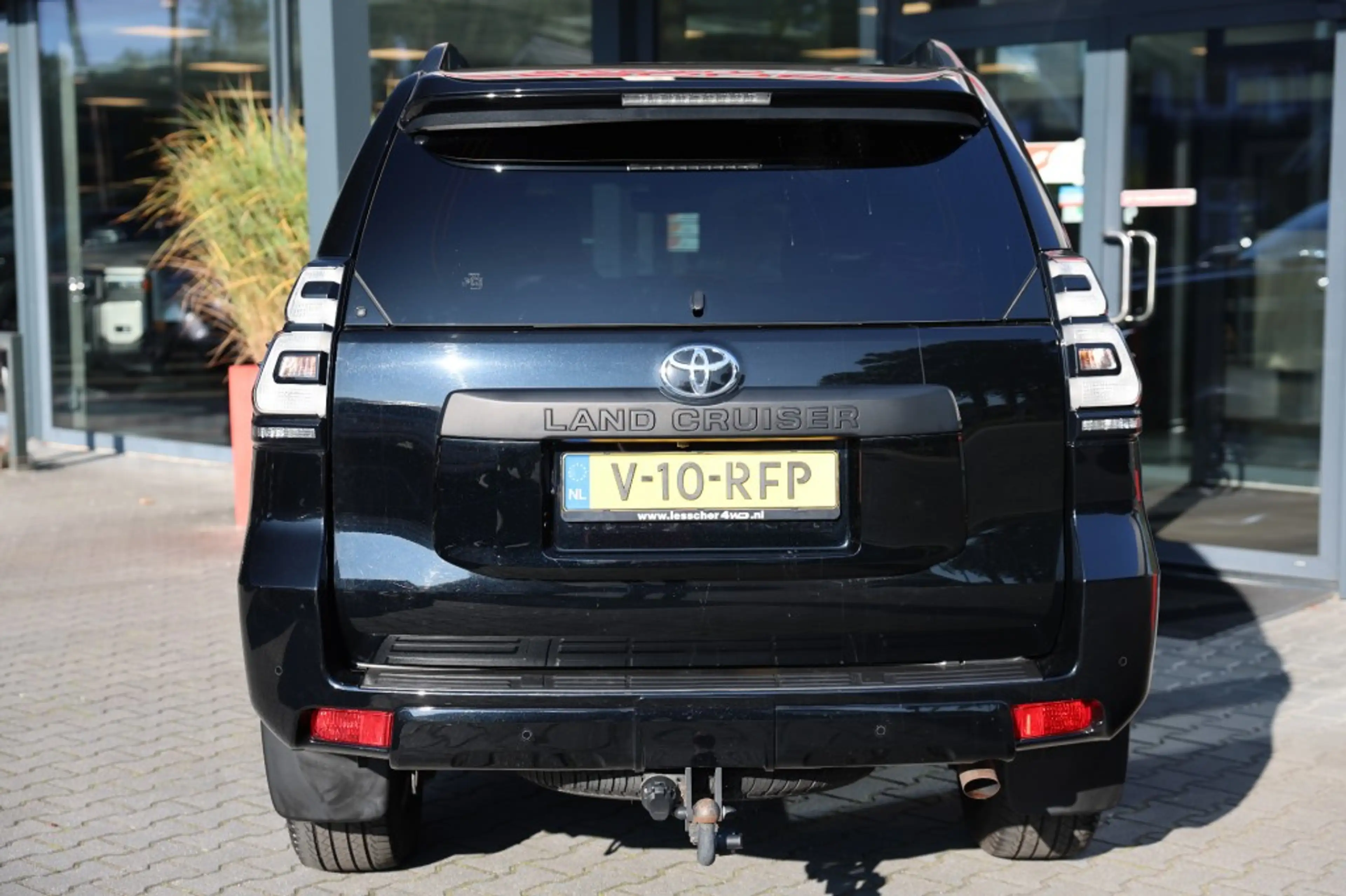 Toyota Land Cruiser 2.8 D-4D 5DRS BLACK EDITION A/T VAN — photo 5