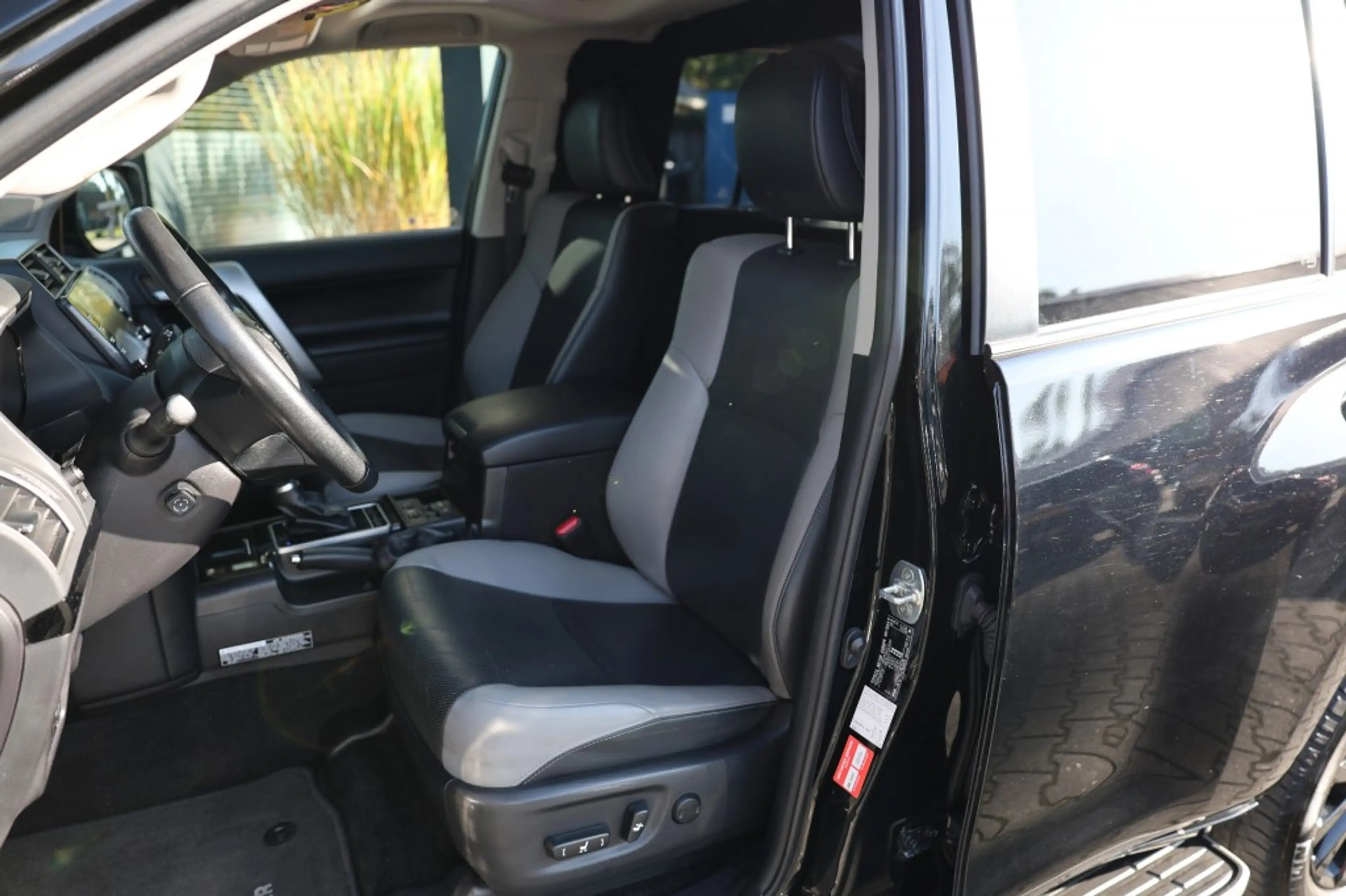 Toyota Land Cruiser 2.8 D-4D 5DRS BLACK EDITION A/T VAN — photo 8