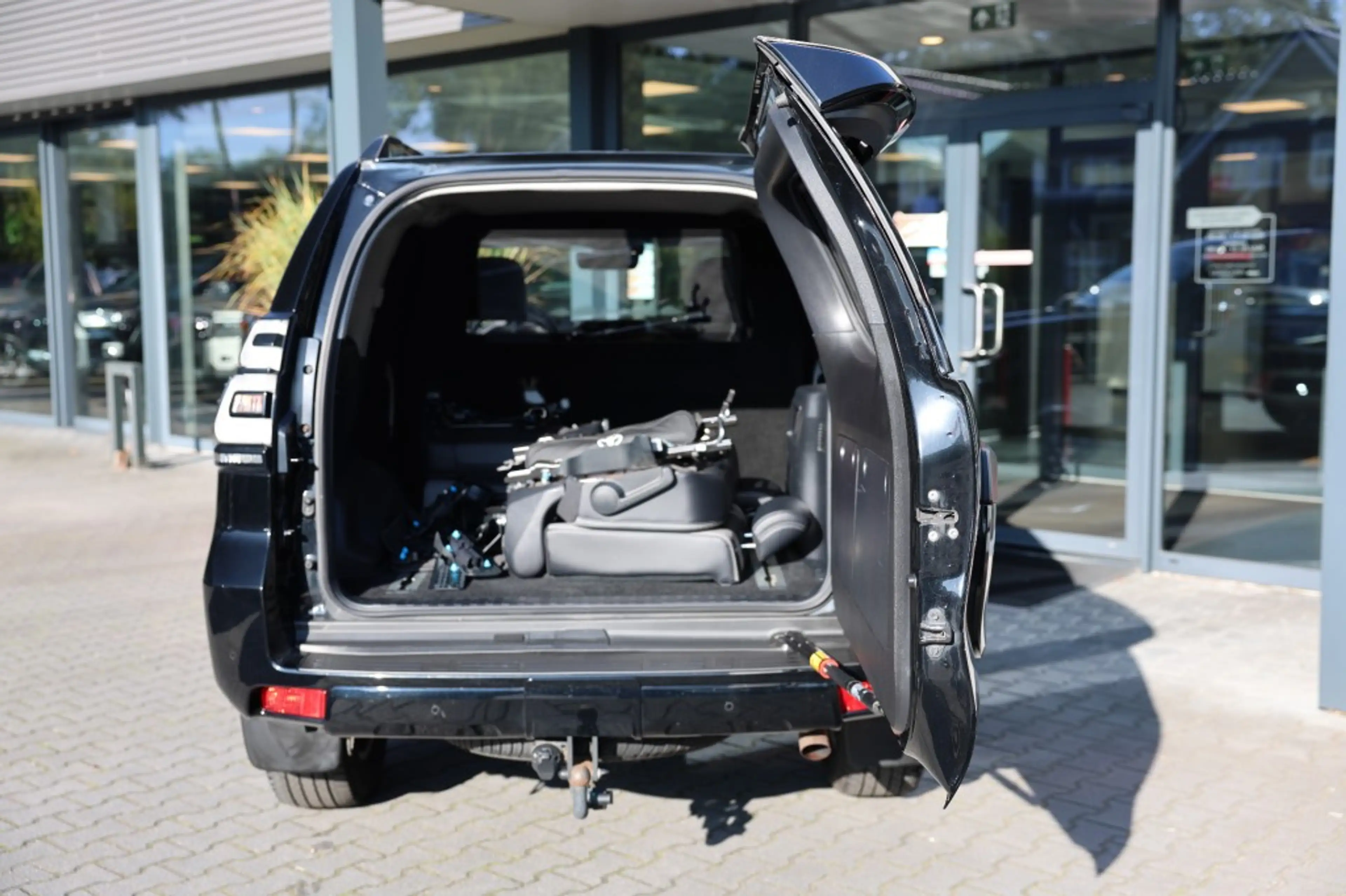 Toyota Land Cruiser 2.8 D-4D 5DRS BLACK EDITION A/T VAN — photo 7