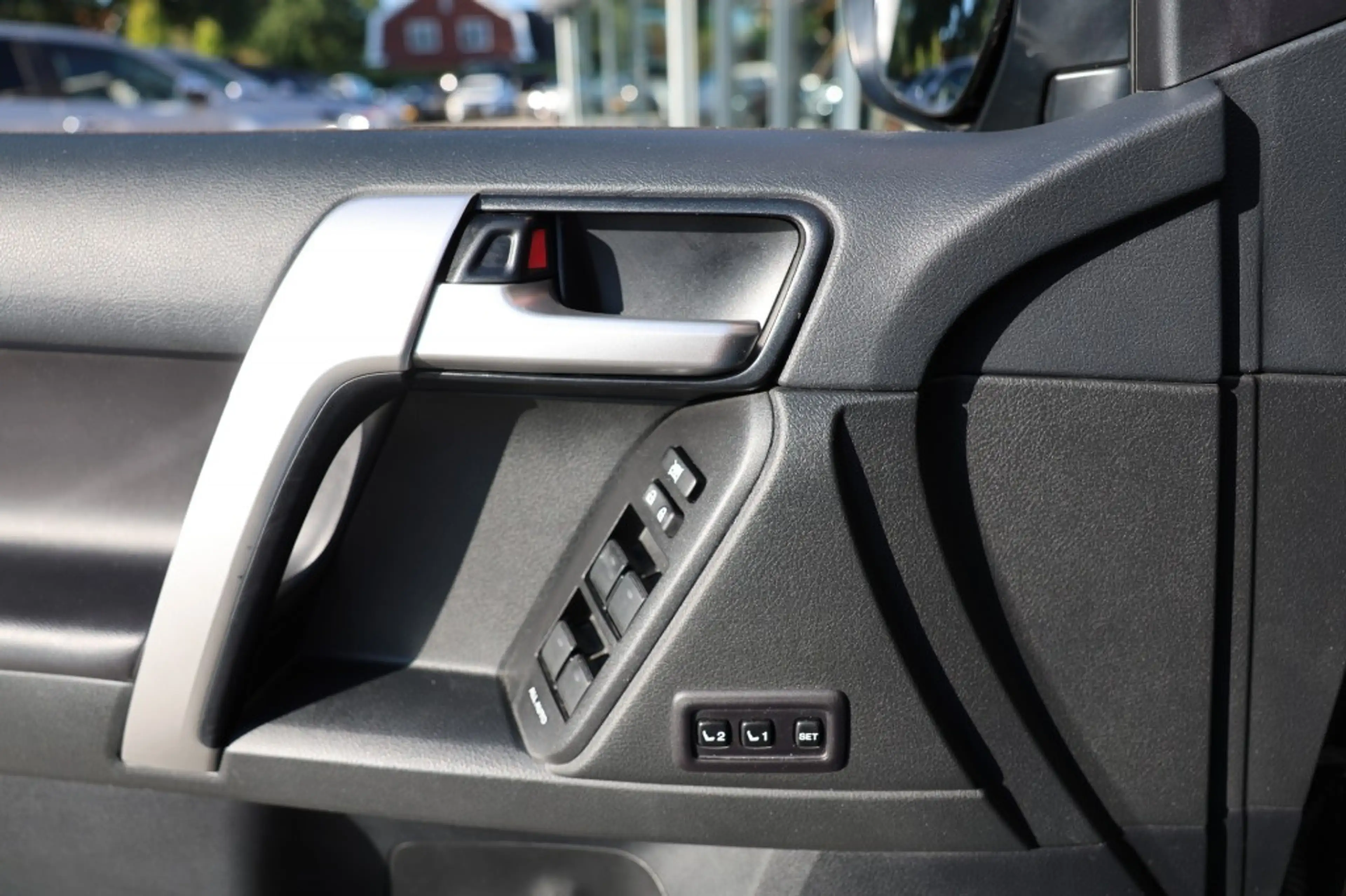 Toyota Land Cruiser 2.8 D-4D 5DRS BLACK EDITION A/T VAN — photo 26