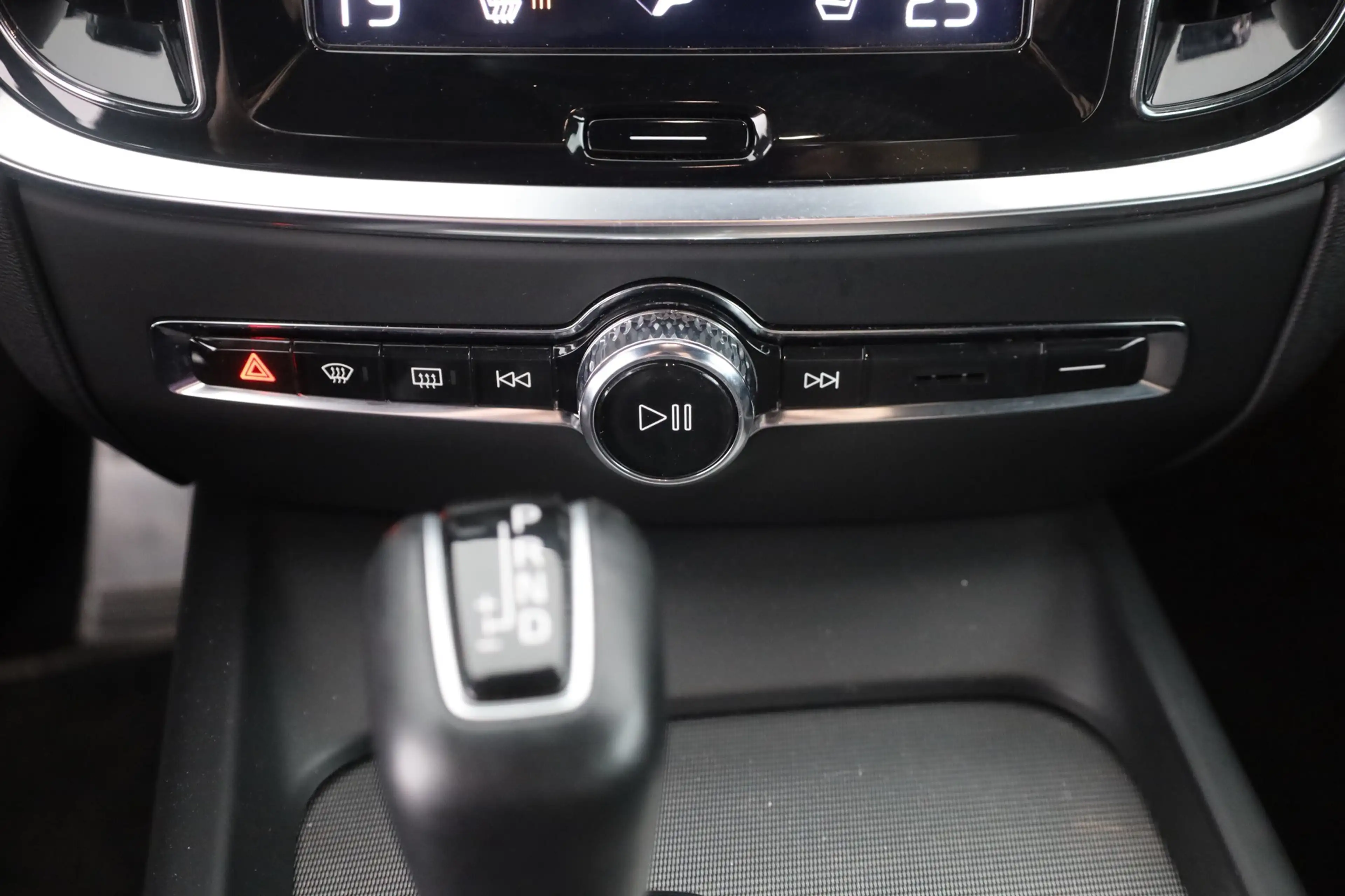 Volvo S60 T5 R Design LED Navi Kamera ACC Keyless H&K — photo 12