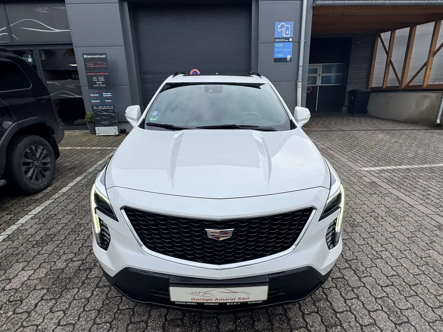 Cadillac XT4 350T AWD Blanc - 2