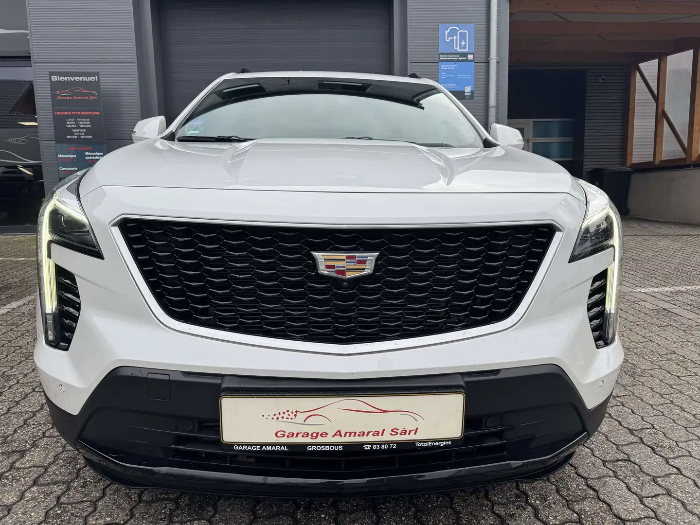 Cadillac XT4 350T AWD Blanc - 1