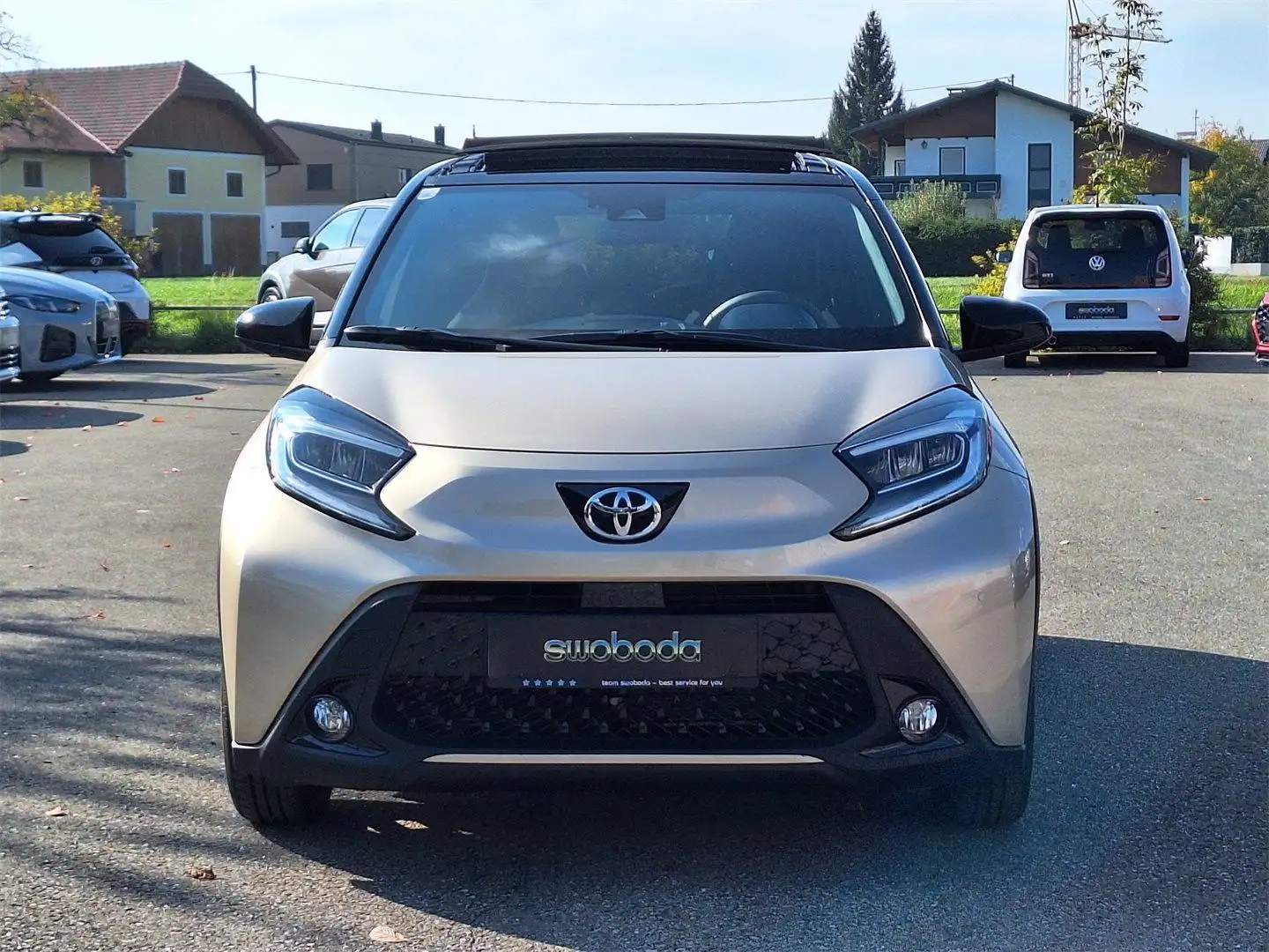 Toyota Aygo X AYGO X 1,0 l CVT Air Style + Komfort-Paket Beige - 2