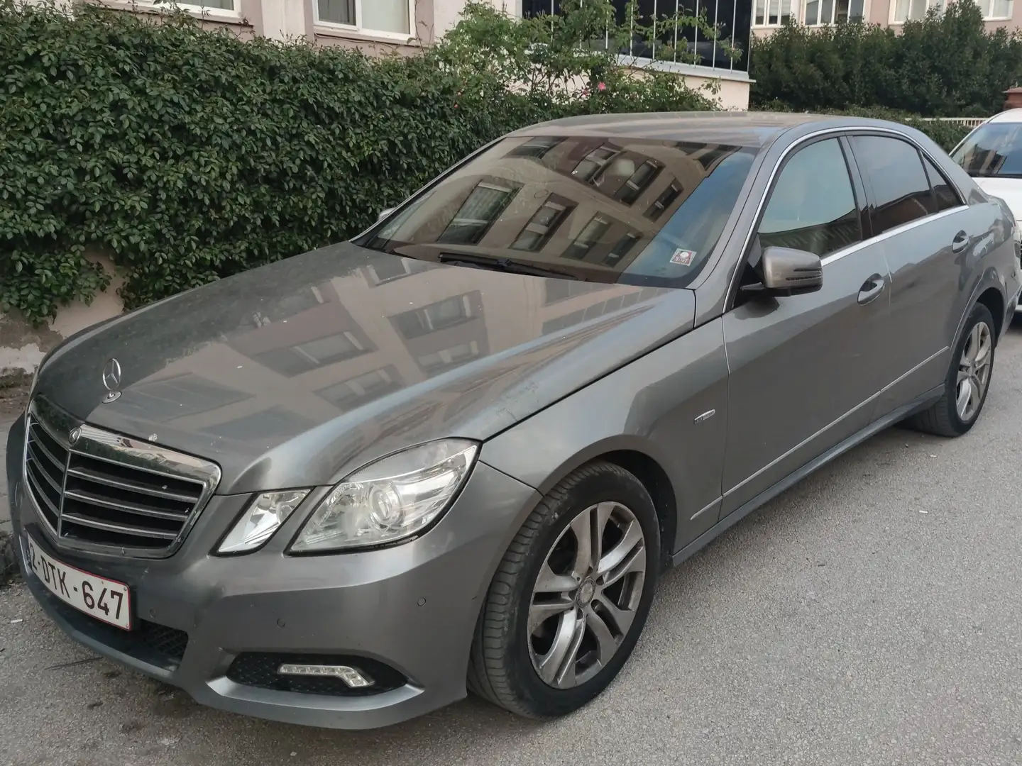 Mercedes-Benz E 220 E 220 CDI DPF BlueEFFICIENCY Automatik Avantgarde Gris - 1