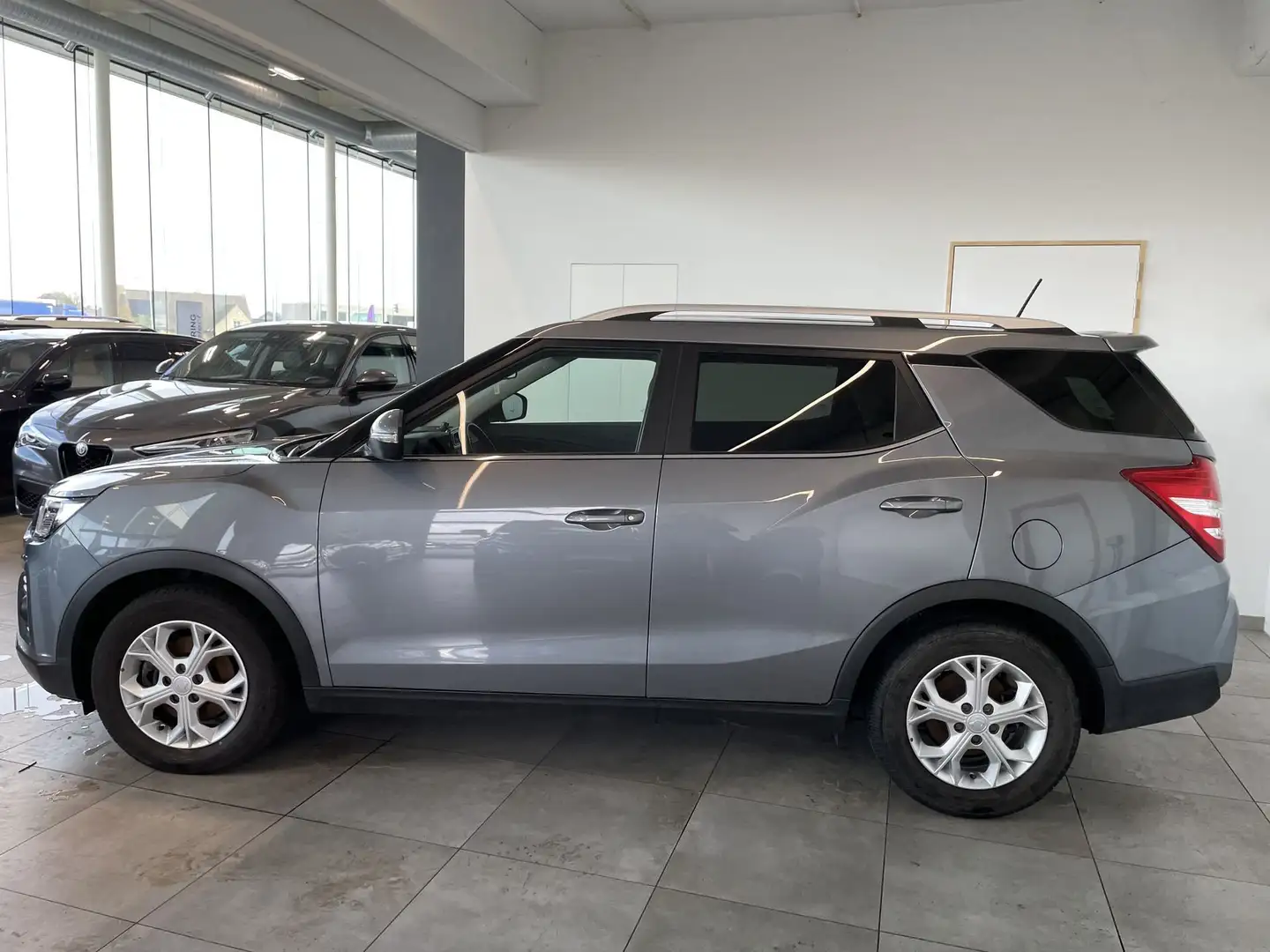 SsangYong XLV Apple-Android / Navigatie / DAB Grau - 2