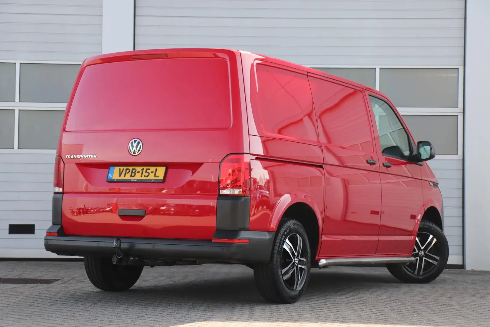 Volkswagen T6.1 Transporter 2.0 TDI 150pk DSG L1H1 28 | App Connect Navigatie Червоний - 2