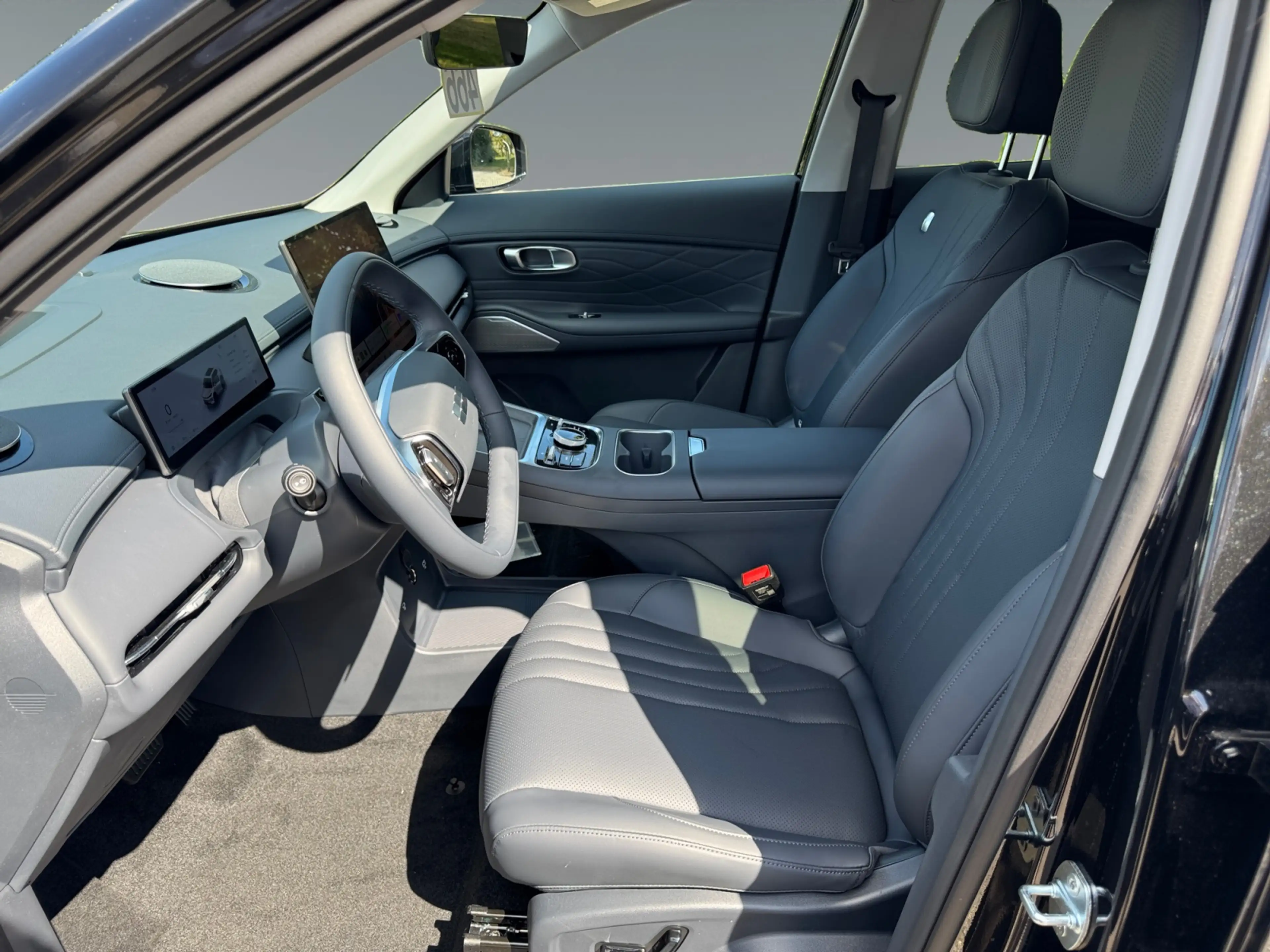 Geely Starray EM-i 1.5 Max+ 262pk Elektrisch bedienbare achterklep | — photo 4