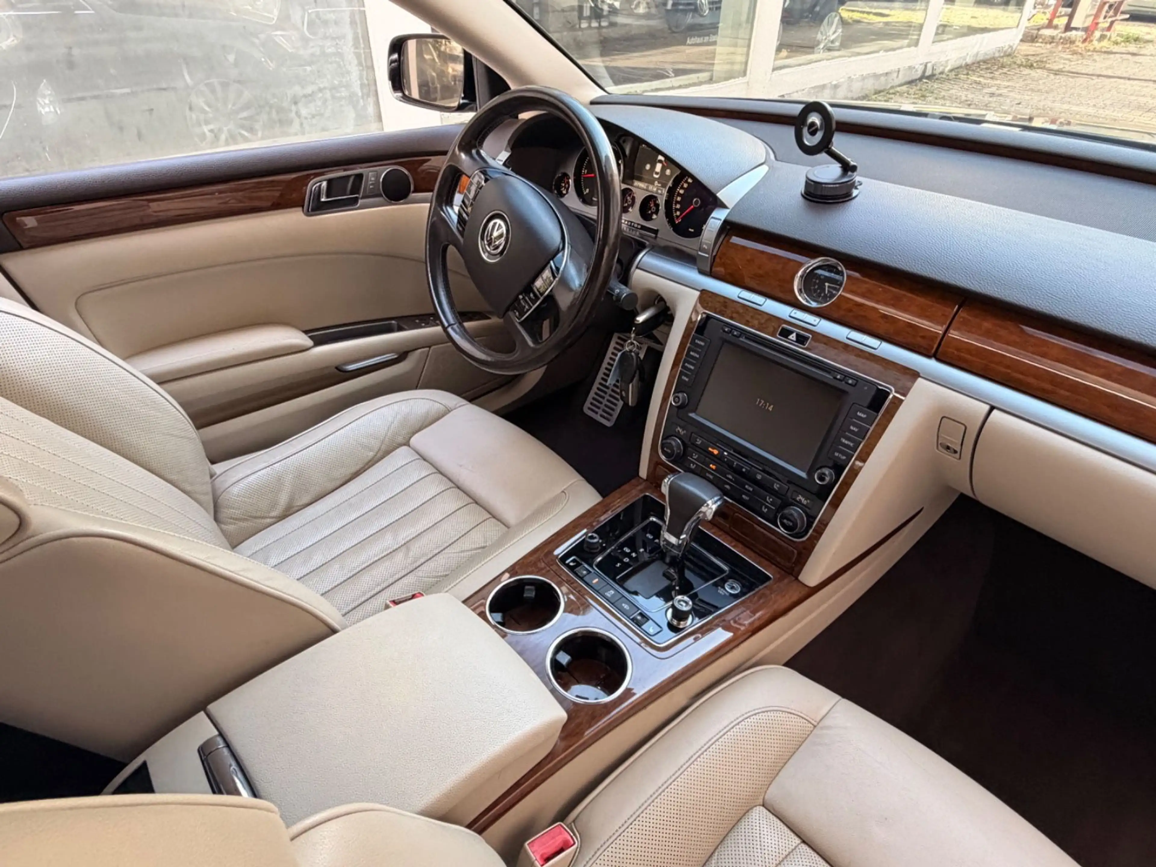 Volkswagen Phaeton V6 TDI 4Motion Leder Beige — photo 12