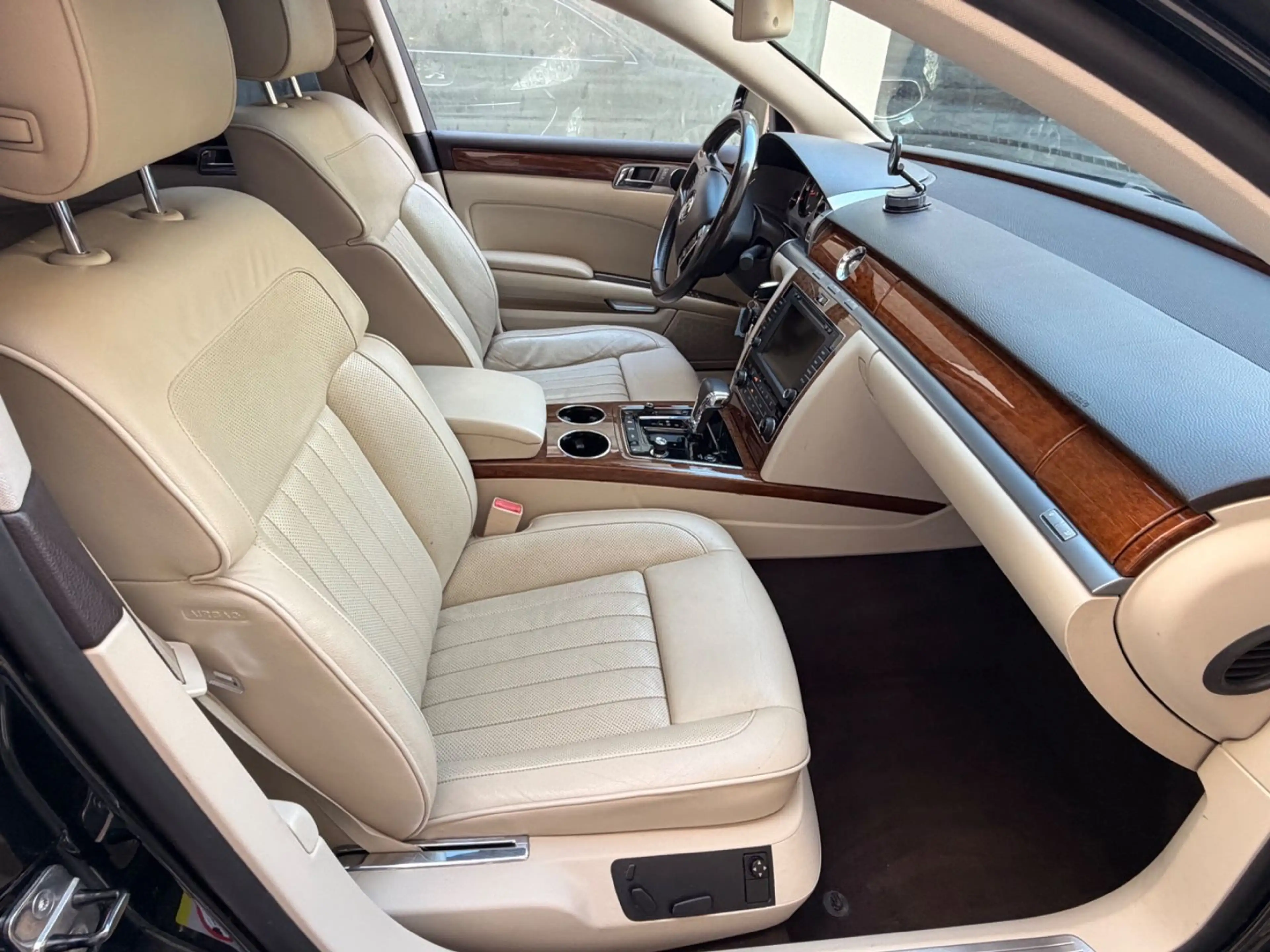 Volkswagen Phaeton V6 TDI 4Motion Leder Beige — photo 11