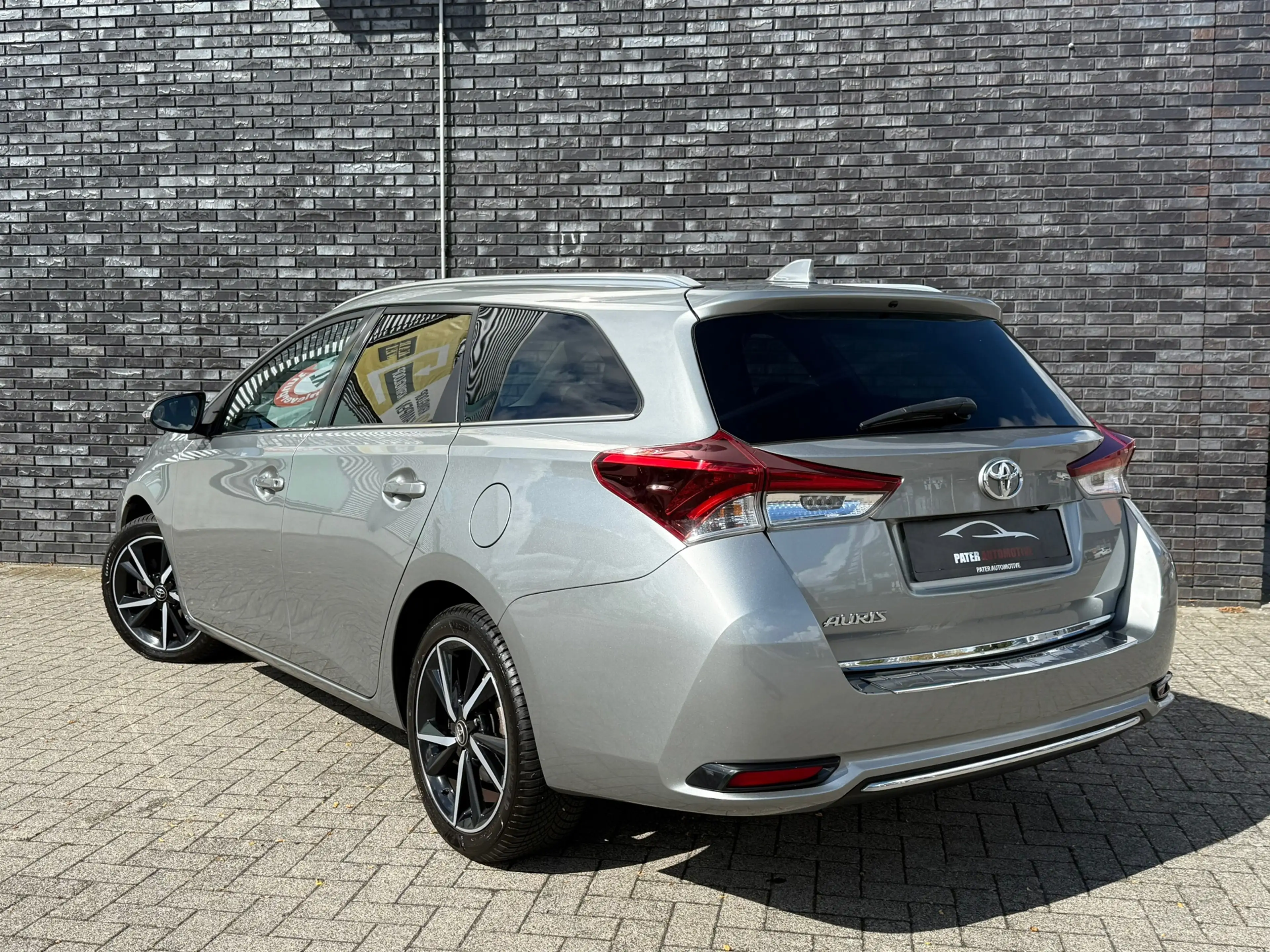 Toyota Auris Touring Sports 1.2T Dynamic S+ Camera|Navi|PCS|Sto — photo 13