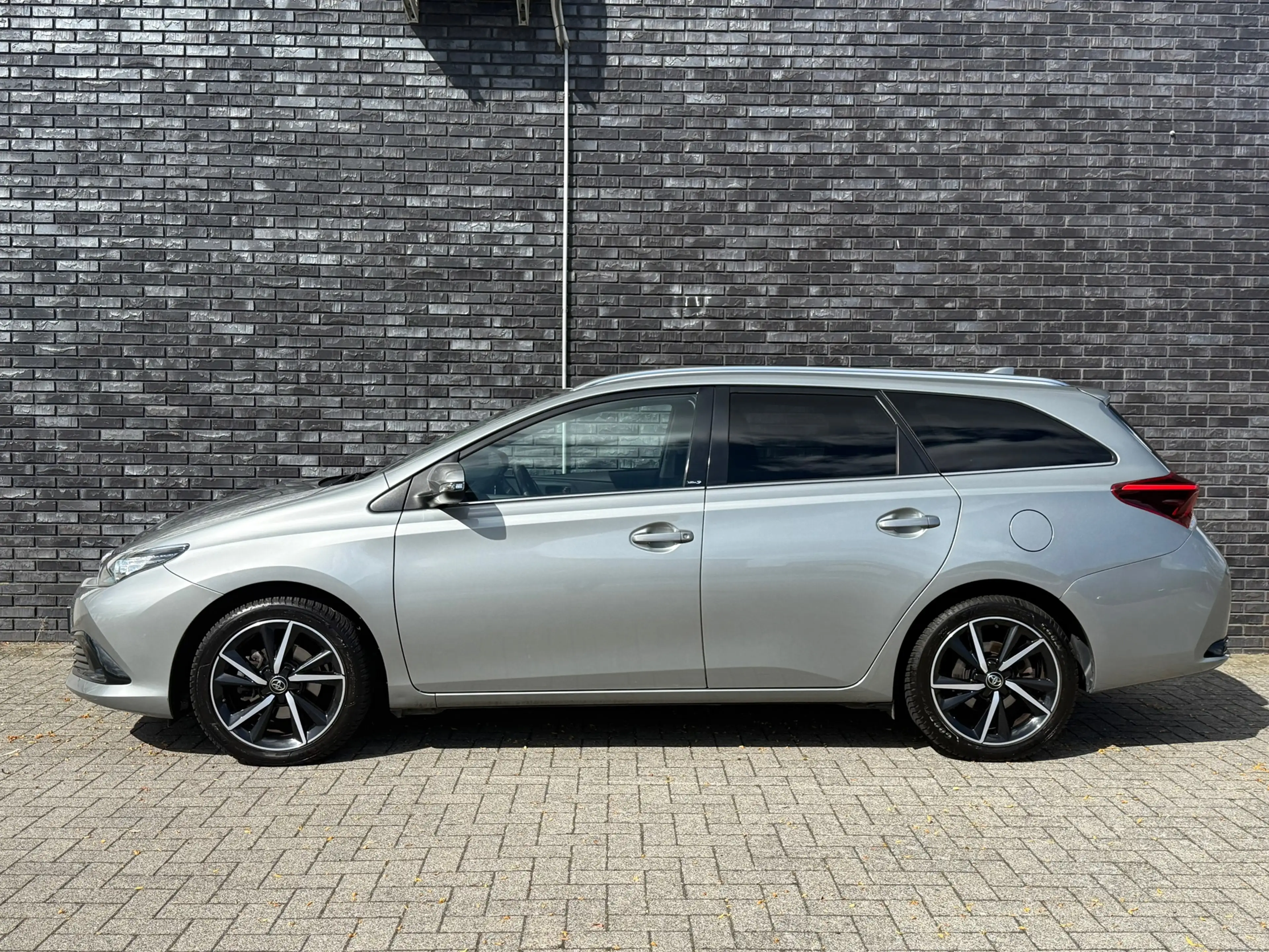 Toyota Auris Touring Sports 1.2T Dynamic S+ Camera|Navi|PCS|Sto — photo 11