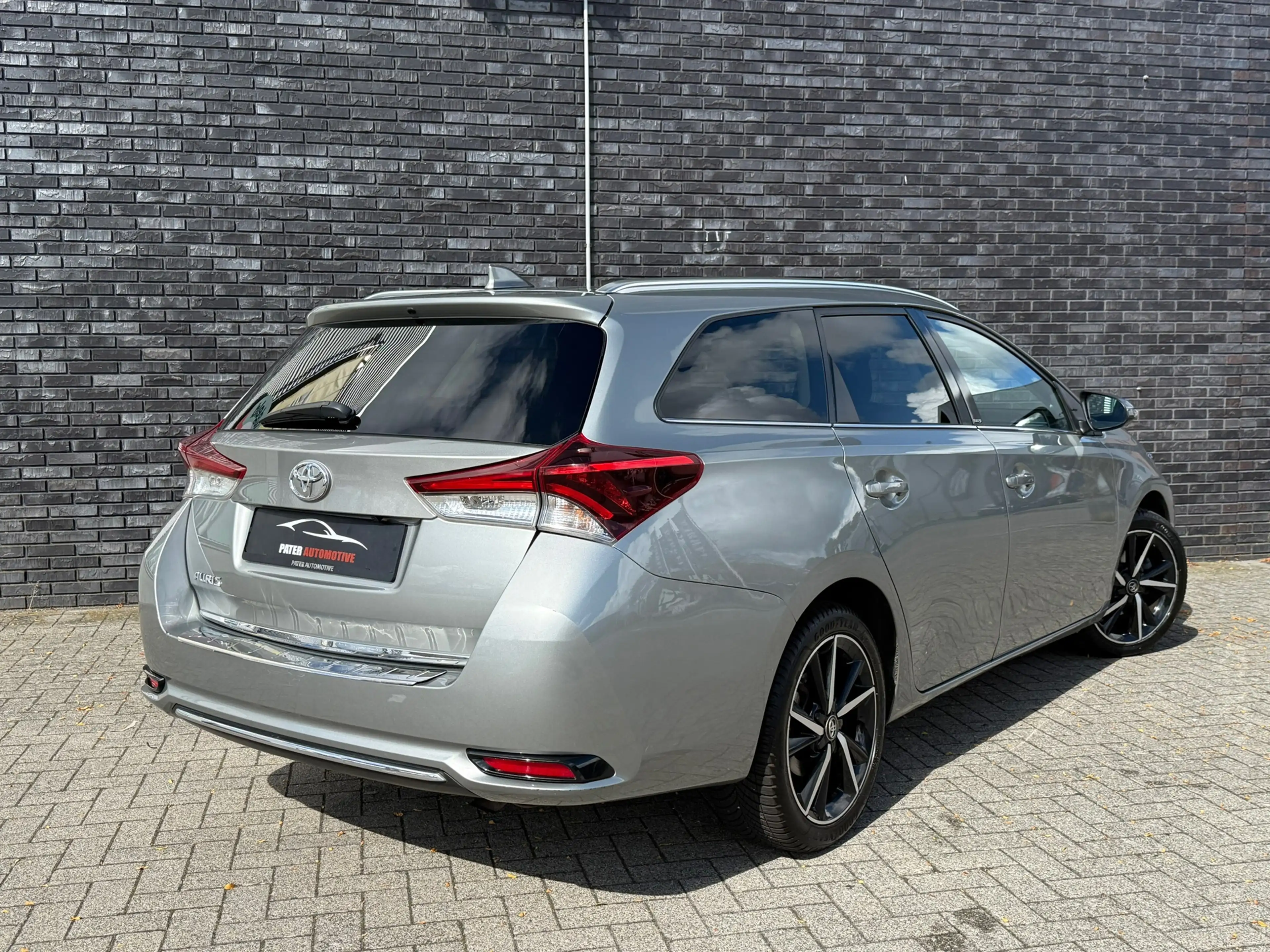 Toyota Auris Touring Sports 1.2T Dynamic S+ Camera|Navi|PCS|Sto — photo 3