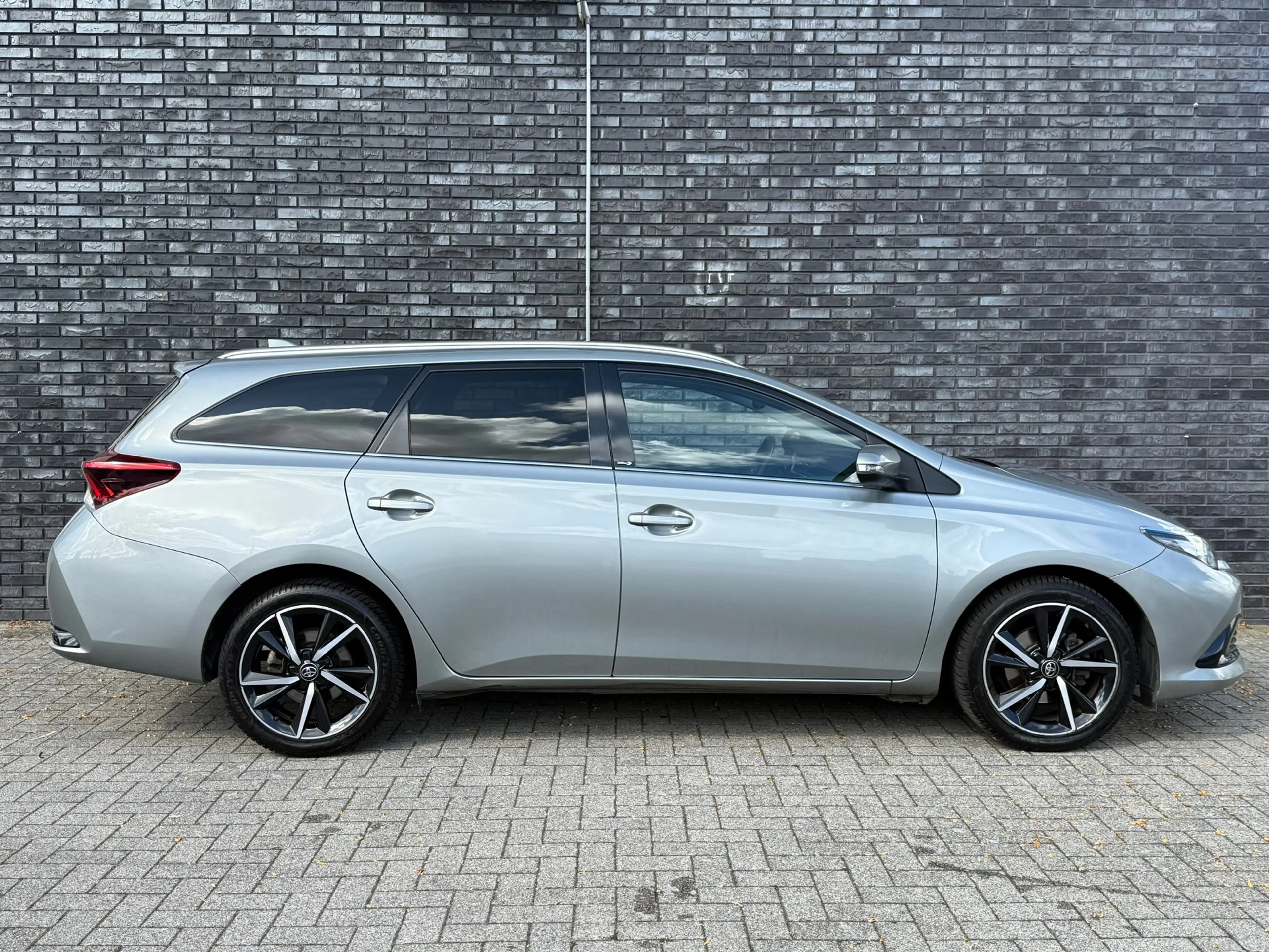 Toyota Auris Touring Sports 1.2T Dynamic S+ Camera|Navi|PCS|Sto — photo 5