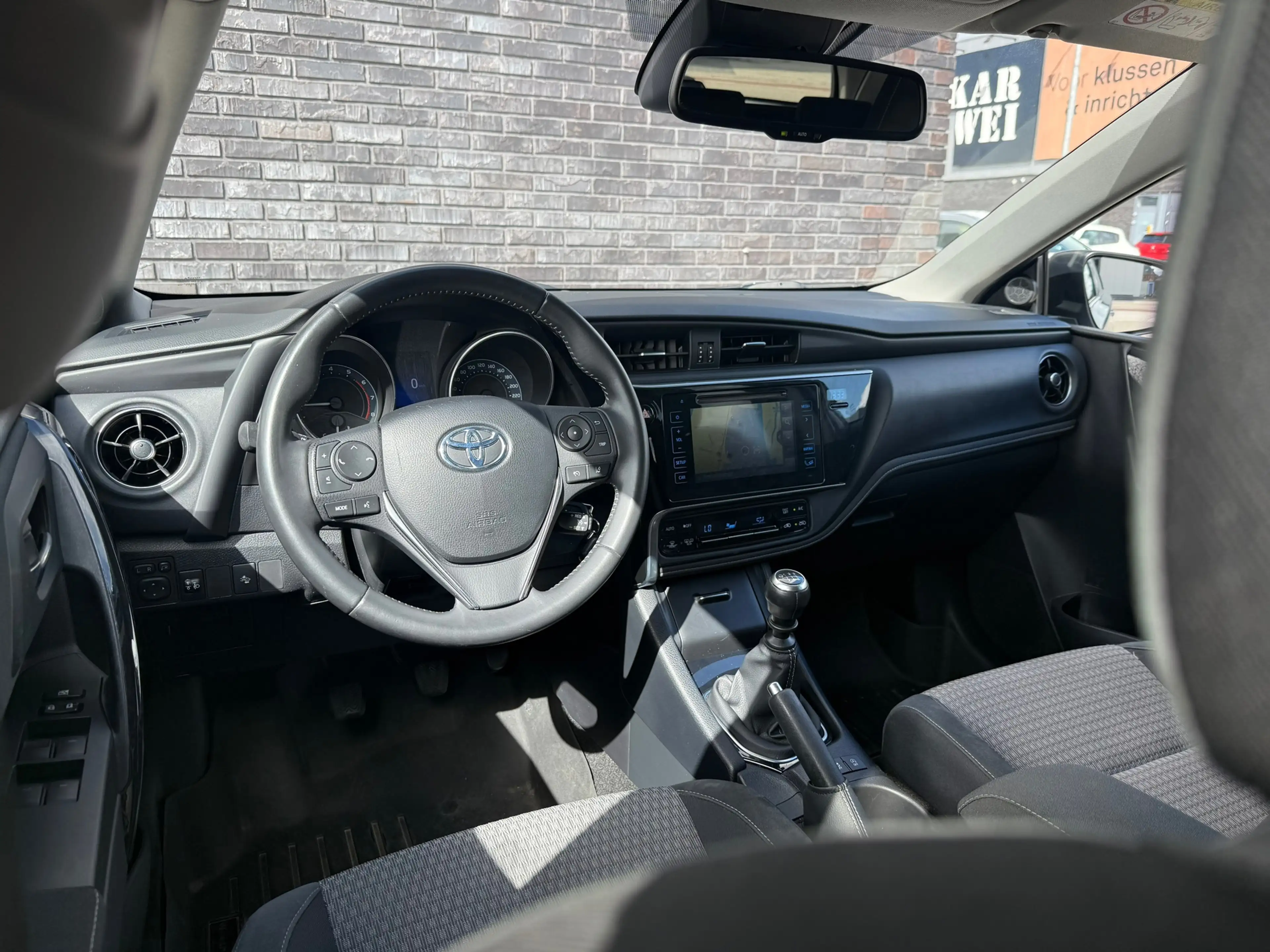 Toyota Auris Touring Sports 1.2T Dynamic S+ Camera|Navi|PCS|Sto — photo 15