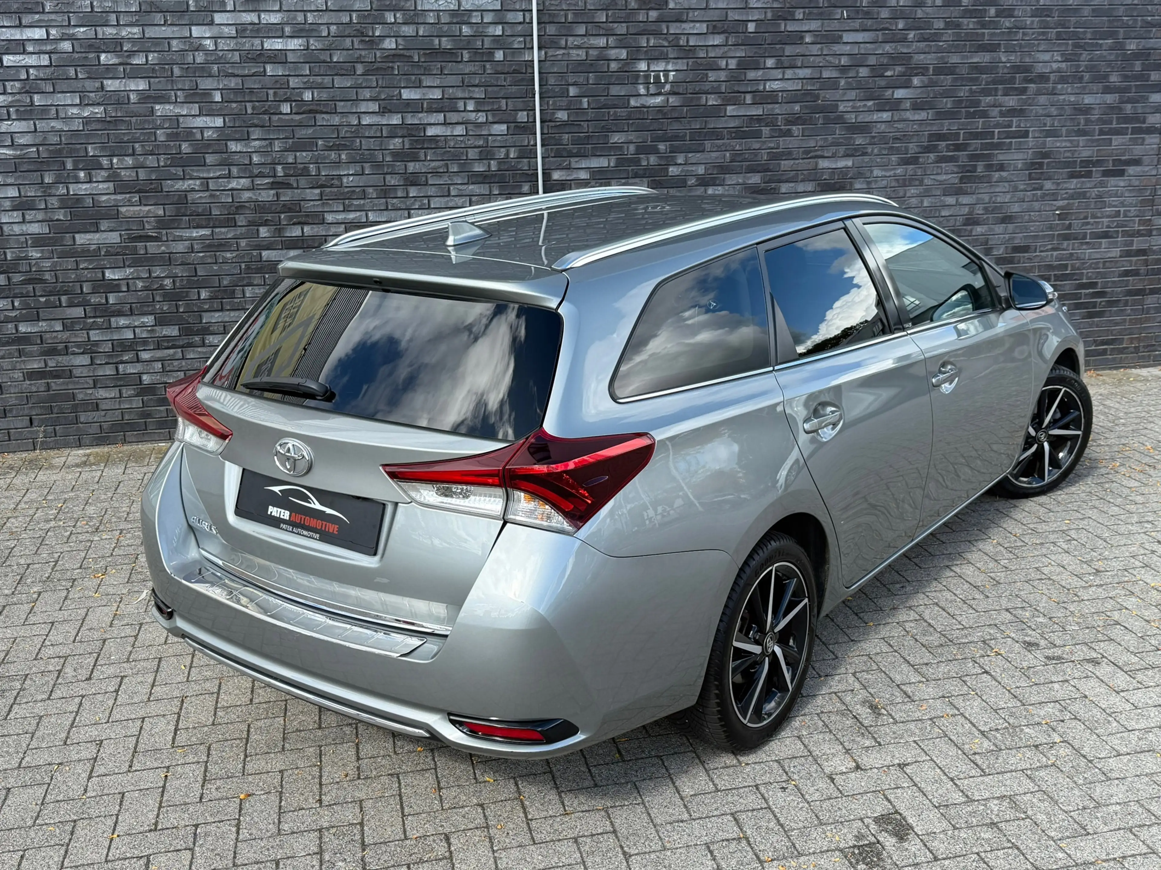 Toyota Auris Touring Sports 1.2T Dynamic S+ Camera|Navi|PCS|Sto — photo 4