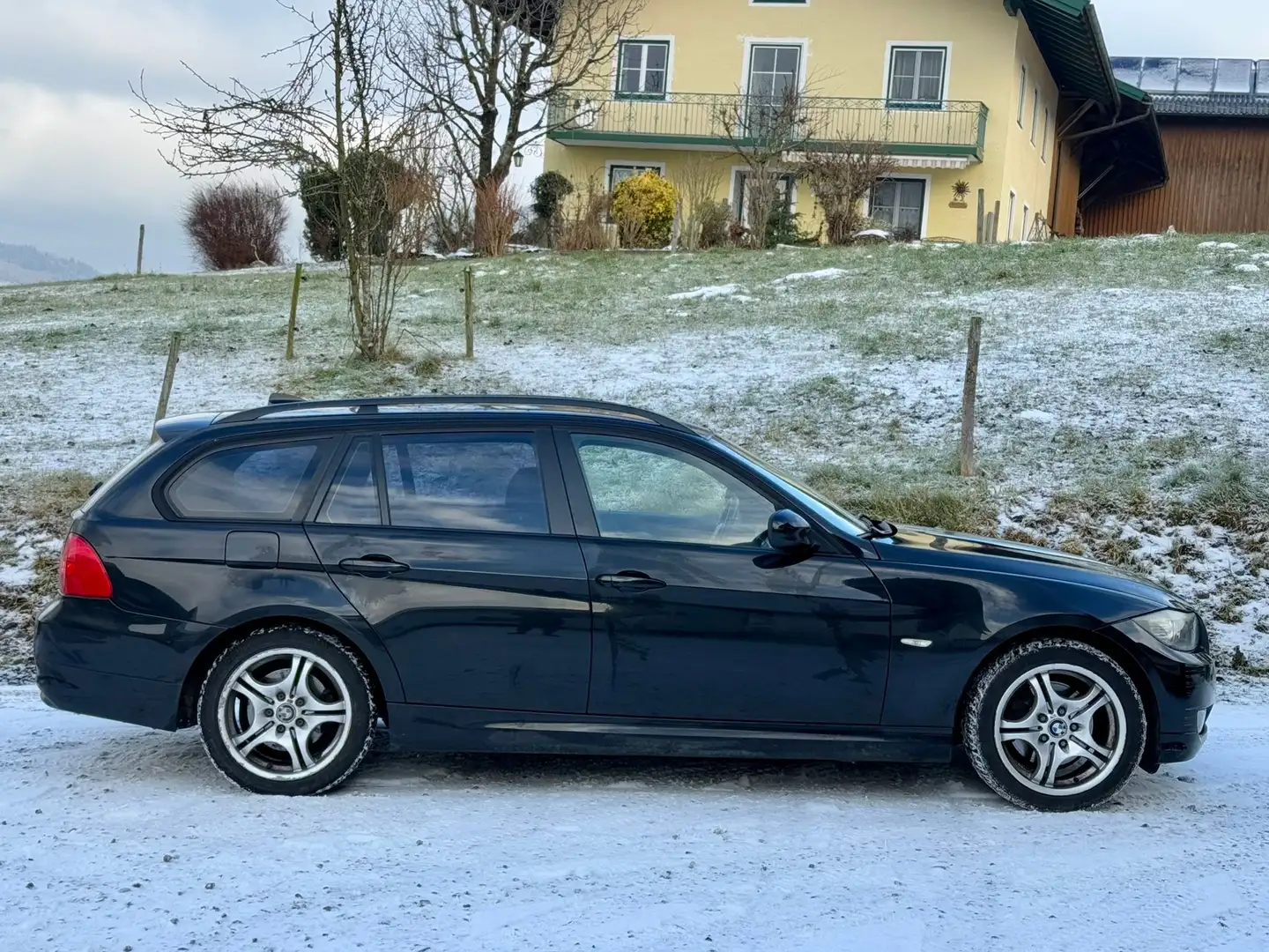 BMW 320 320d Touring Österreich-Paket - 1