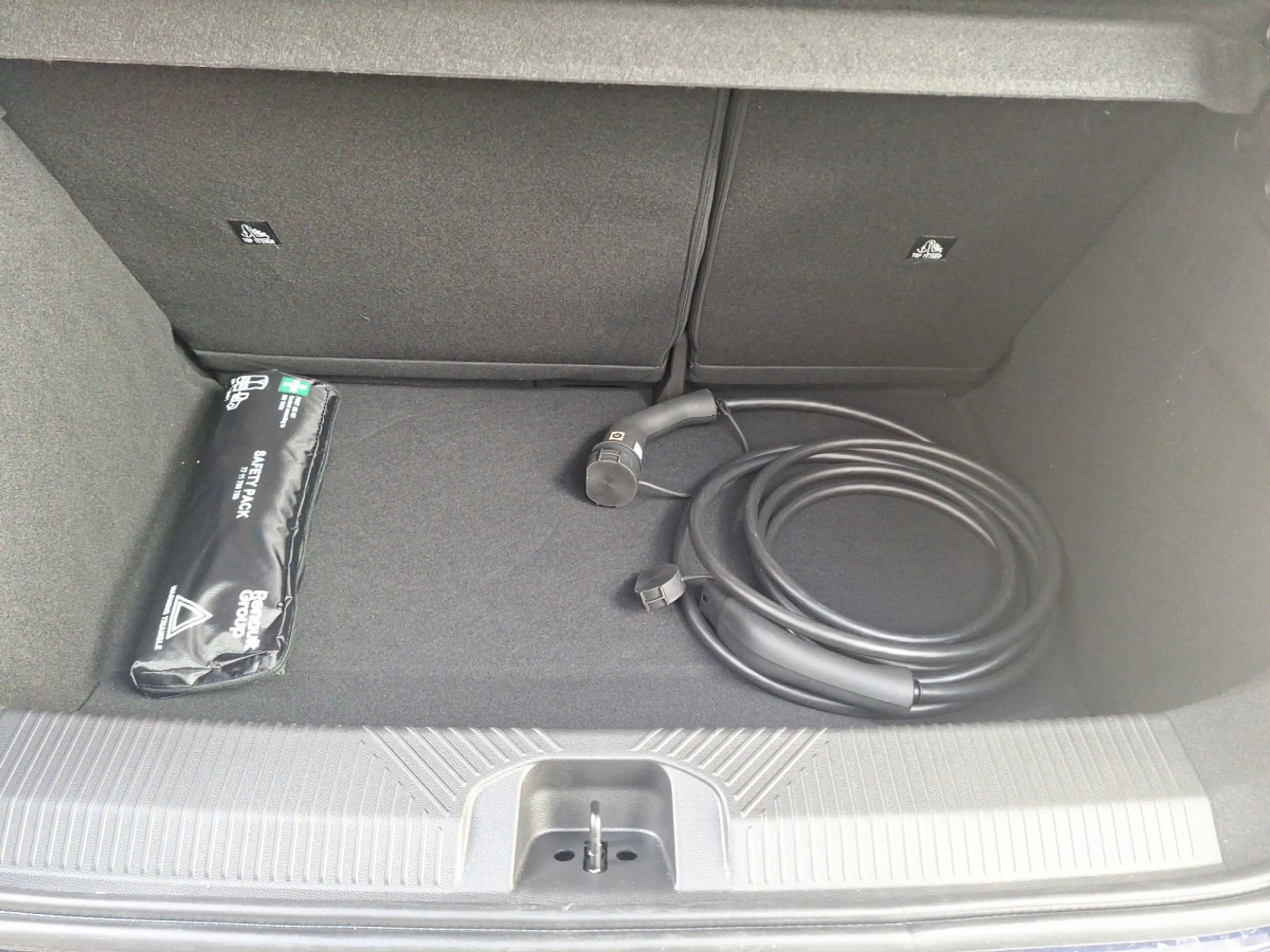 Nissan Micra Evolve 52kWh 150PS — photo 12