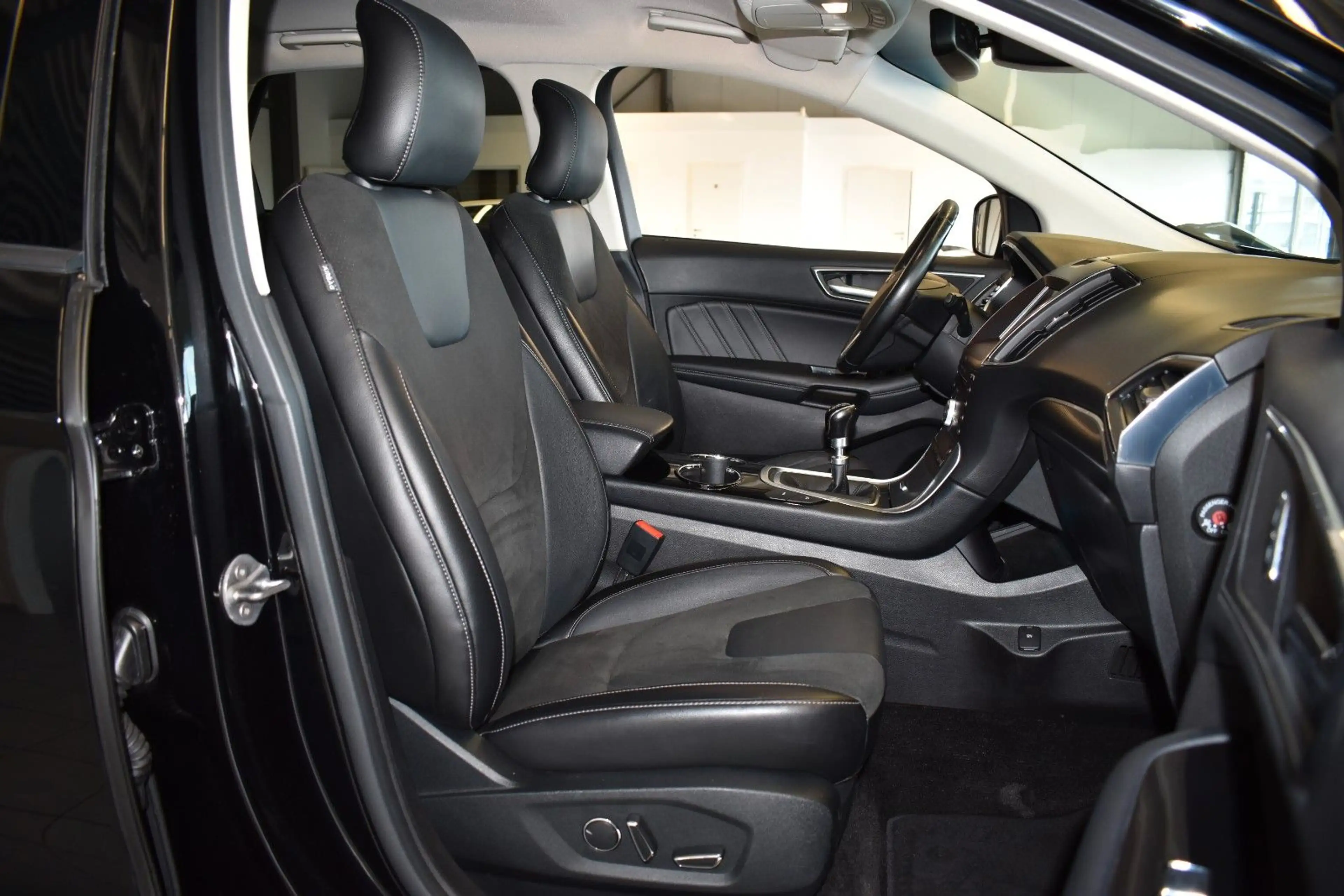 Ford Edge ST-Line 4x4/NAVI/CARPLAY/KEYLESS/SHZ/AHK — photo 15
