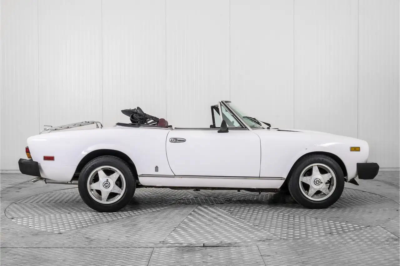 Fiat 124 Spider 2000 Sport, foto 12