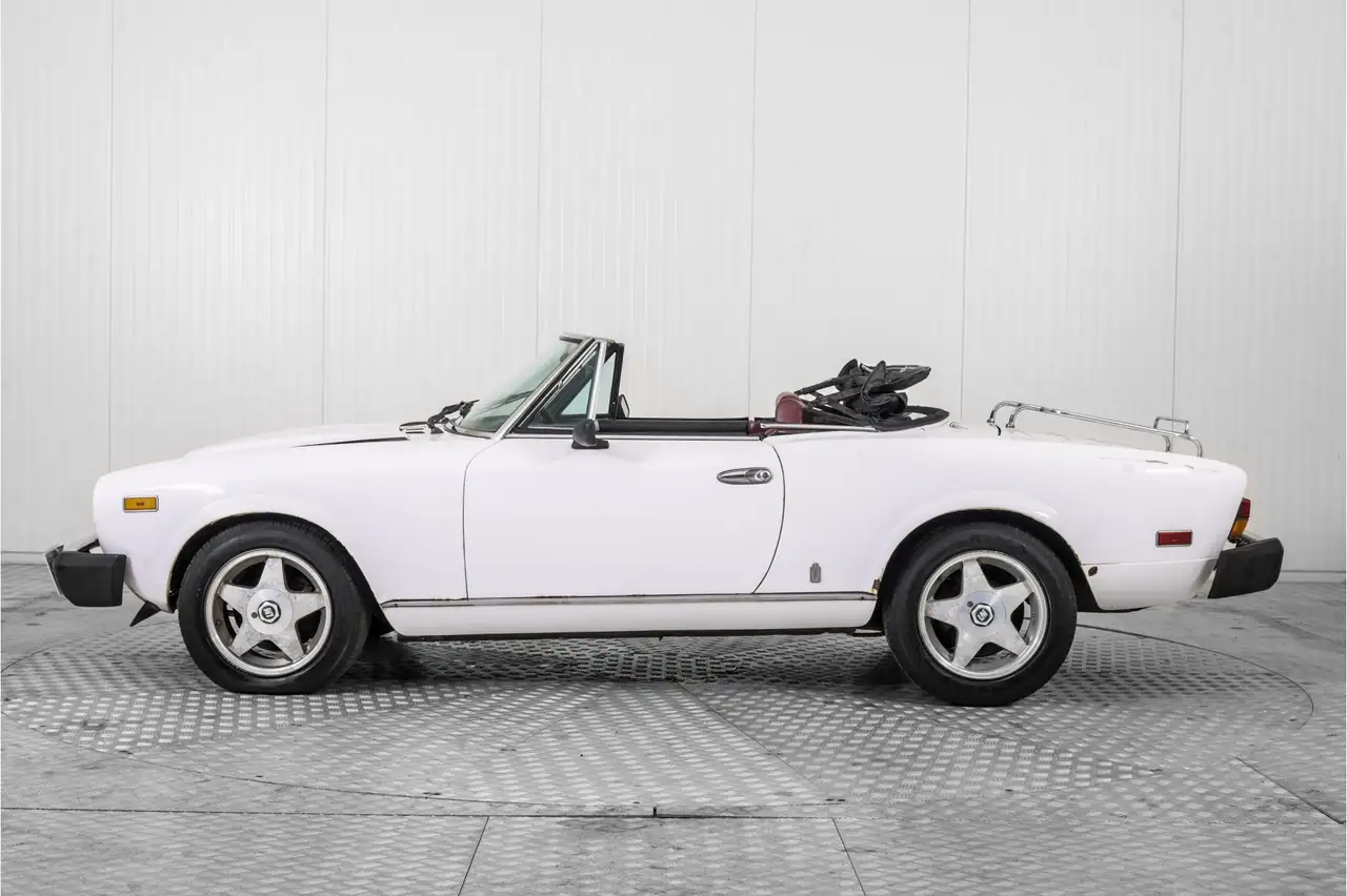 Fiat 124 Spider 2000 Sport, foto 11