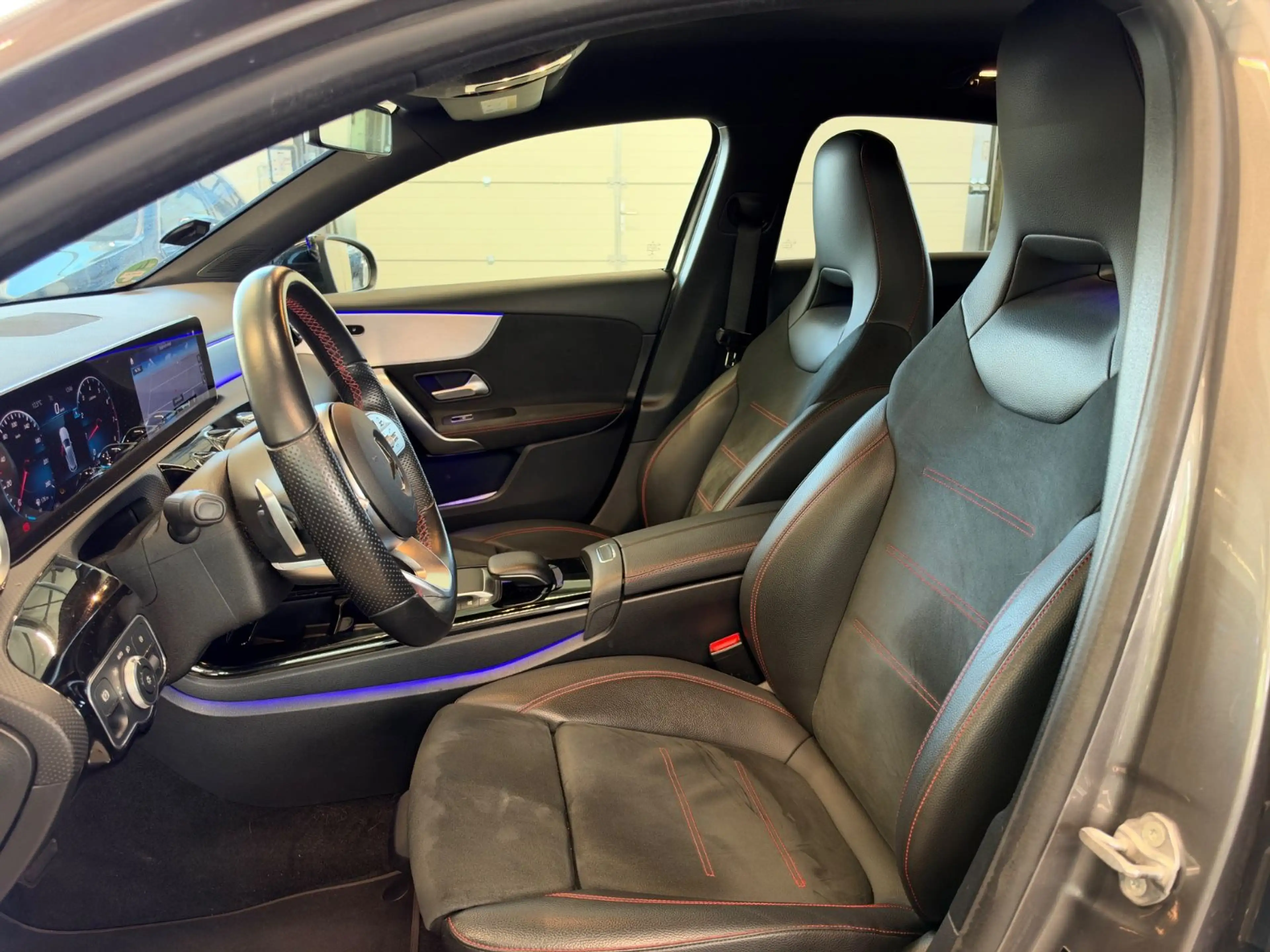 Mercedes-Benz A 200 AMG Night Ambiente Kamera MBUX — photo 11