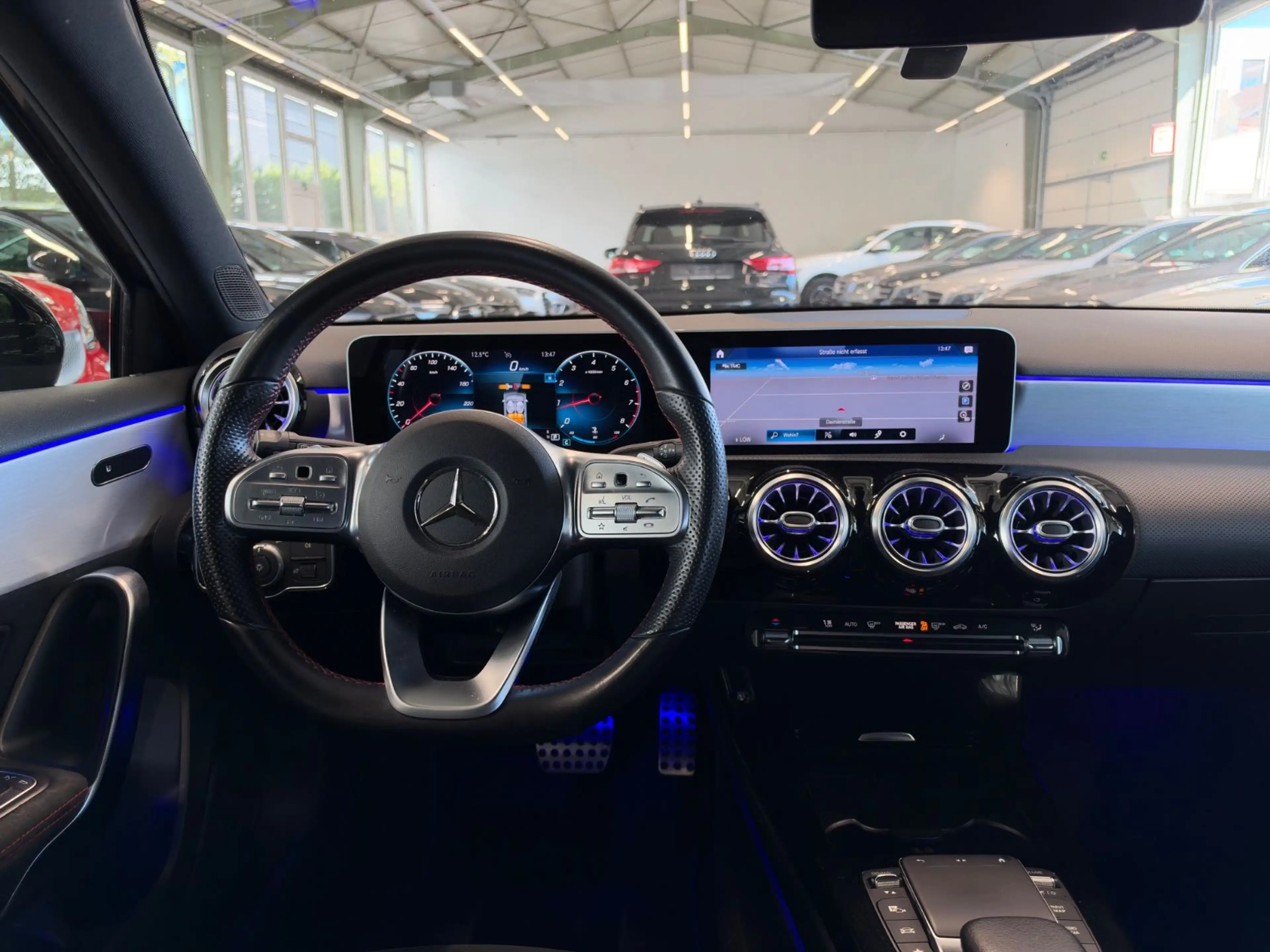 Mercedes-Benz A 200 AMG Night Ambiente Kamera MBUX — photo 13