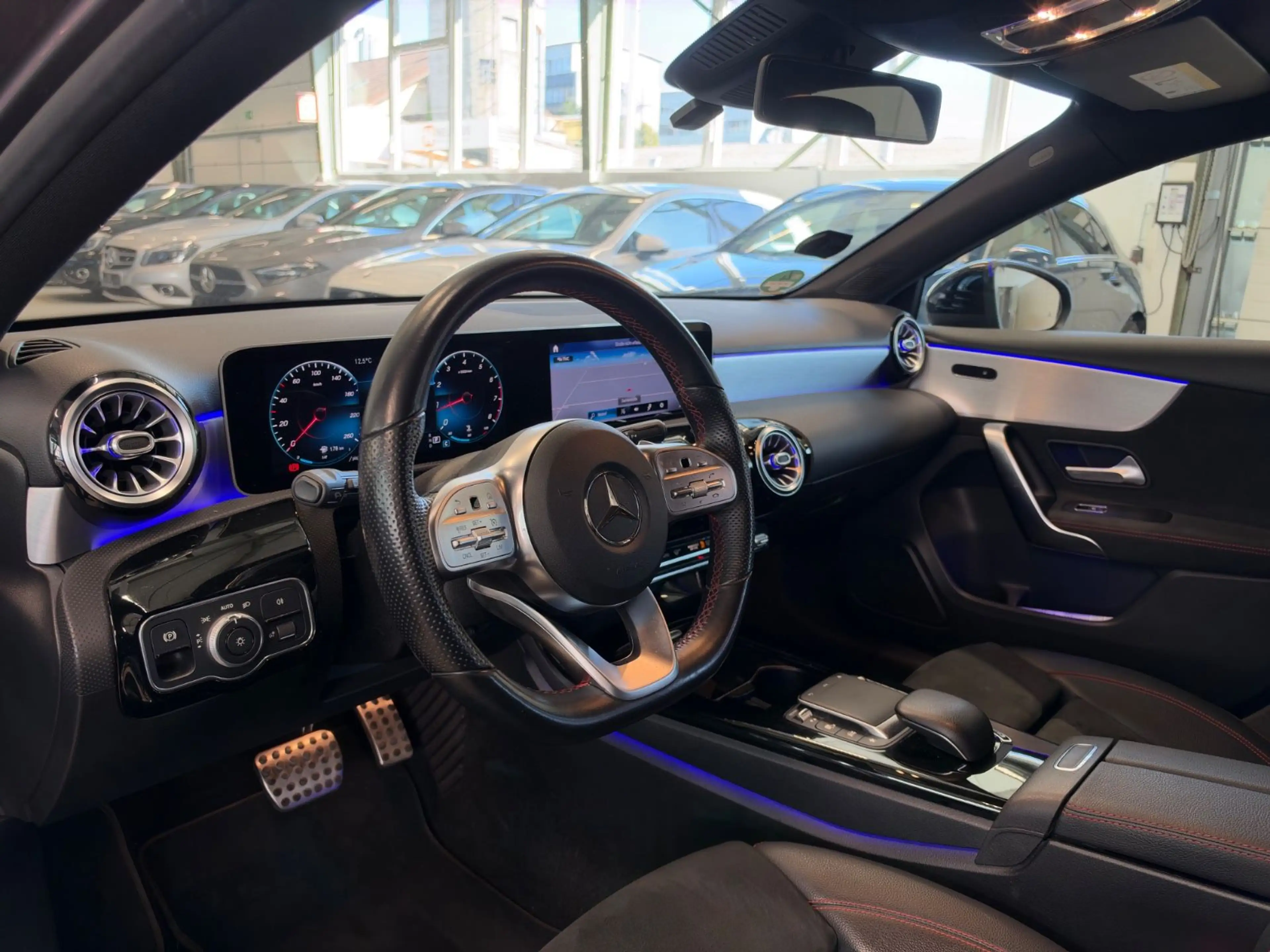 Mercedes-Benz A 200 AMG Night Ambiente Kamera MBUX — photo 10