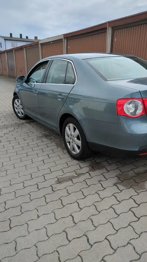 Volkswagen Passat 1.6 FSI - 1