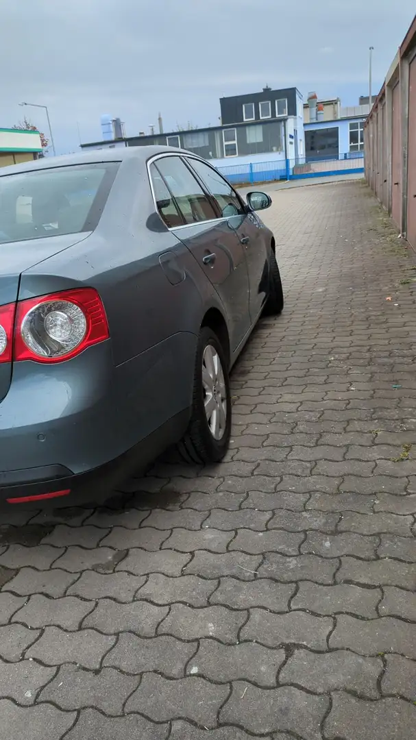 Volkswagen Passat 1.6 FSI - 2