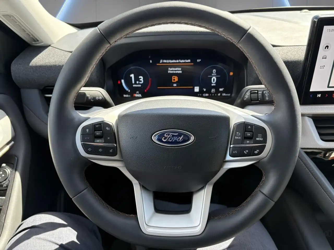 Ford Explorer снимка Ford Explorer