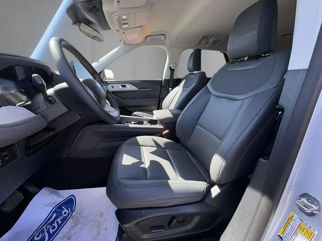 Ford Explorer снимка Ford Explorer