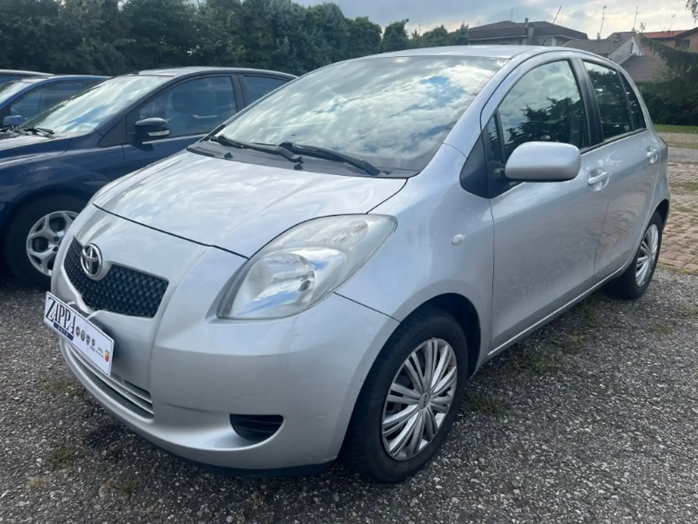 Toyota Yaris 1.0 5 porte Sol Gris - 1