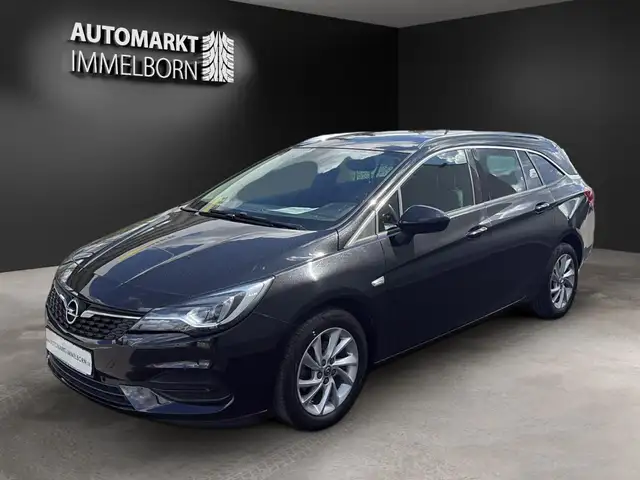 Opel Astra view 4