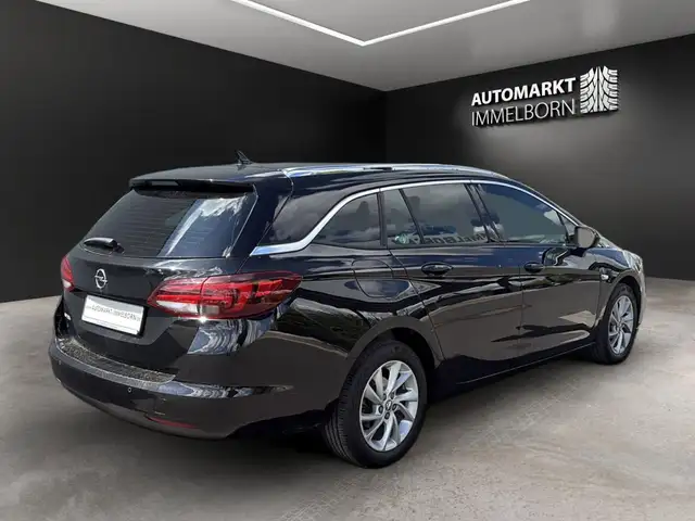 Opel Astra view 8