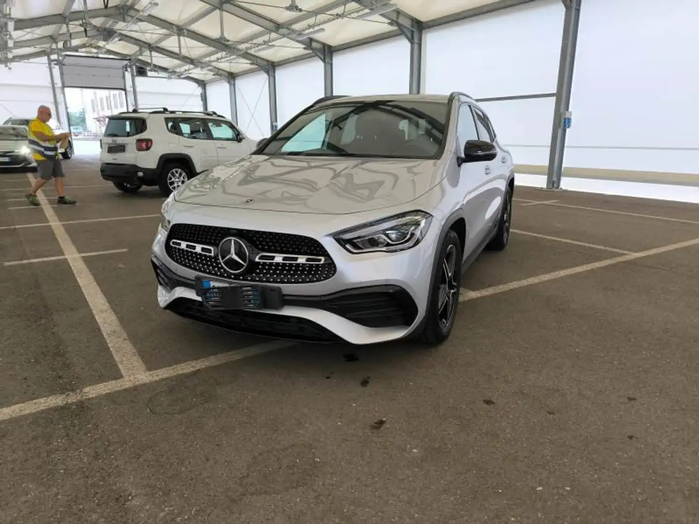 Mercedes-Benz GLA 180 GLA-H247 2020 Premium auto Silver - 1