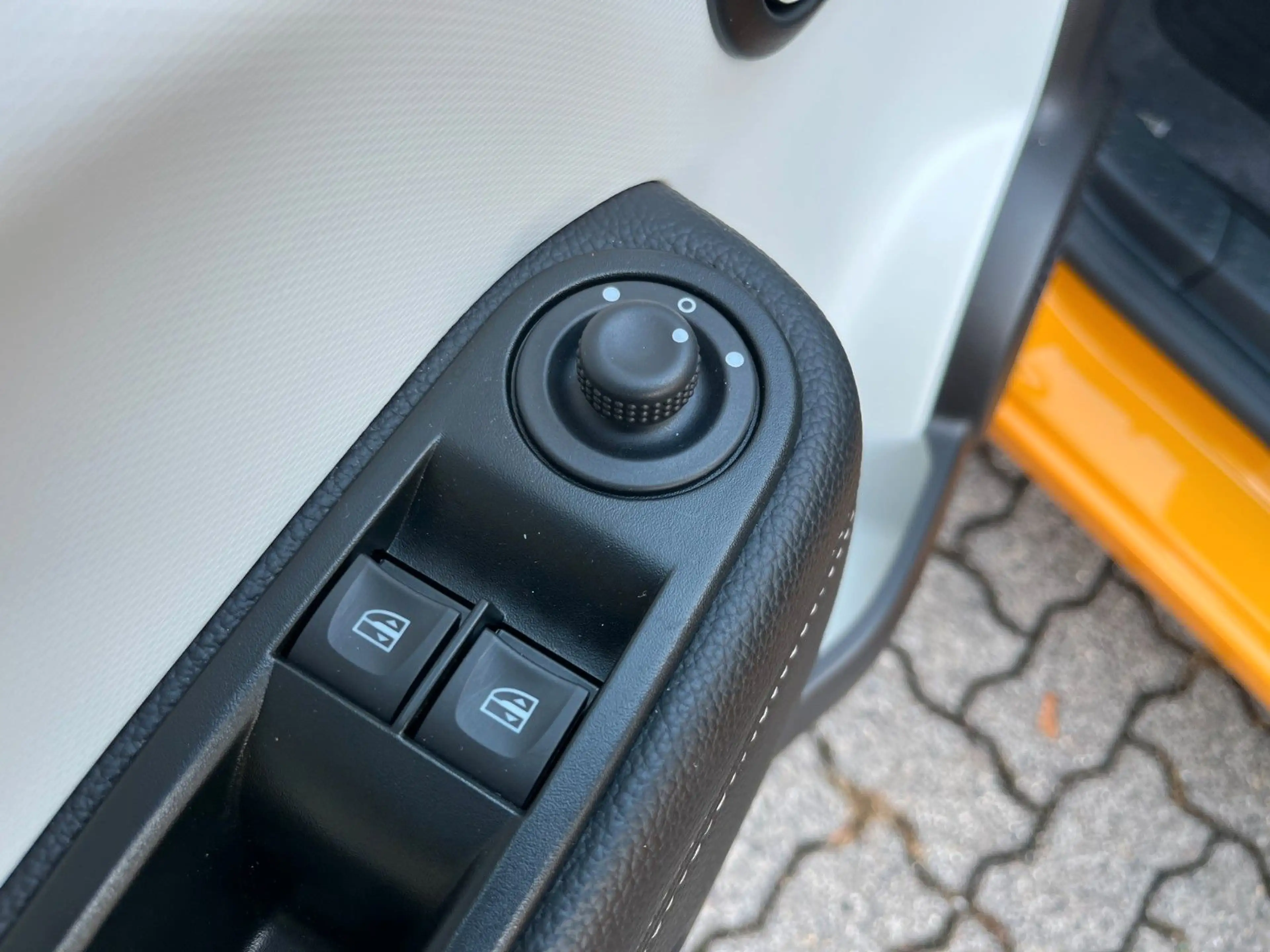 Renault Twingo Intens Electric Faltdach Klima Cam SHZ 1H — photo 11