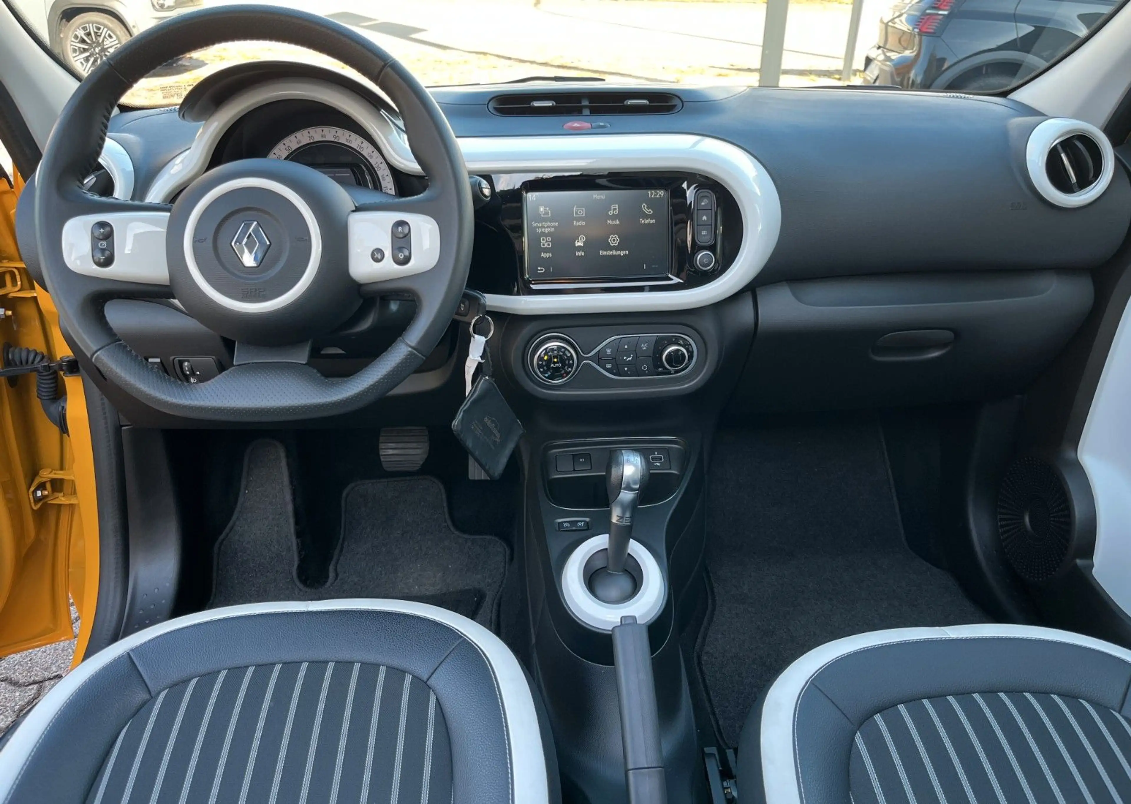 Renault Twingo Intens Electric Faltdach Klima Cam SHZ 1H — photo 15