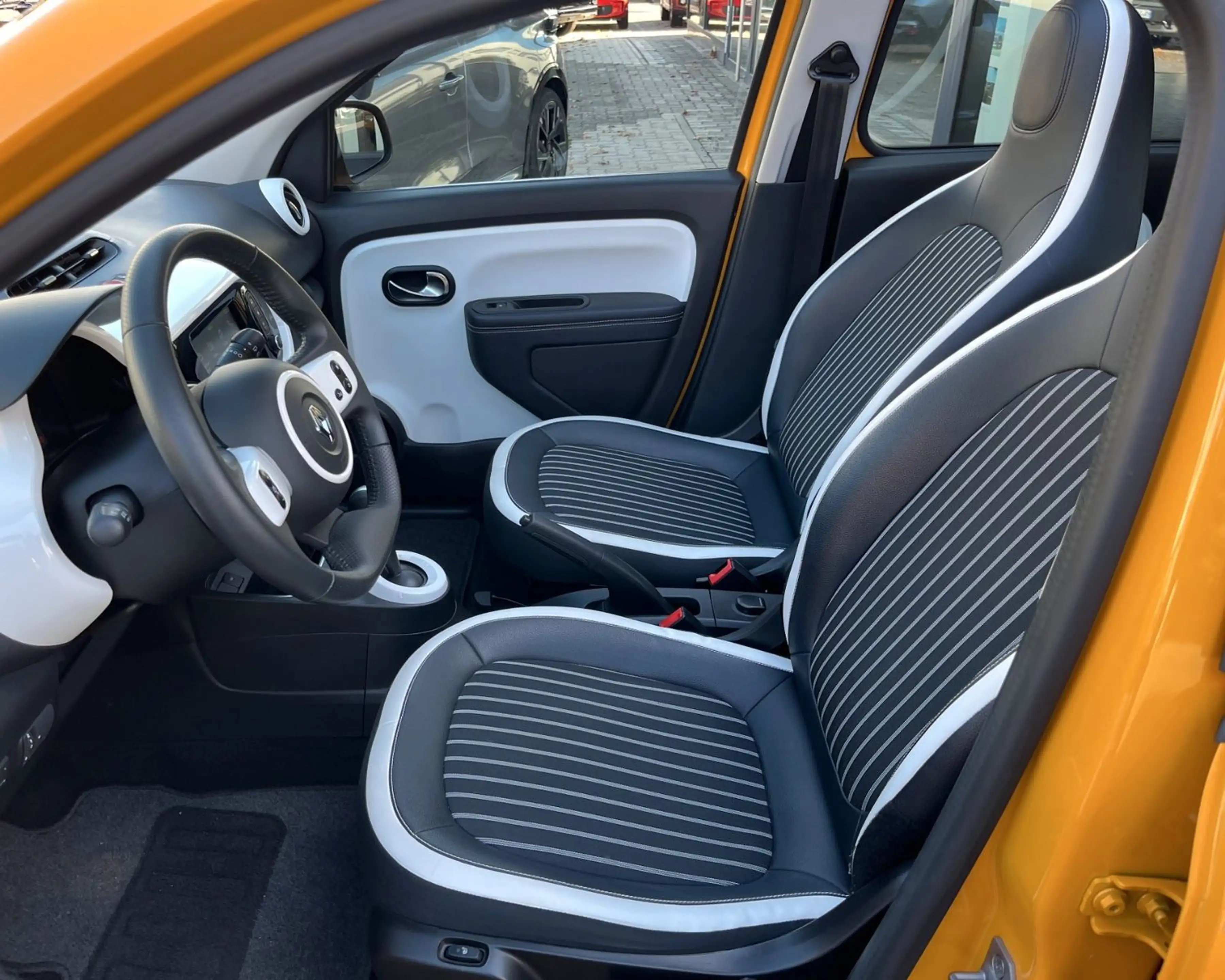 Renault Twingo Intens Electric Faltdach Klima Cam SHZ 1H — photo 13