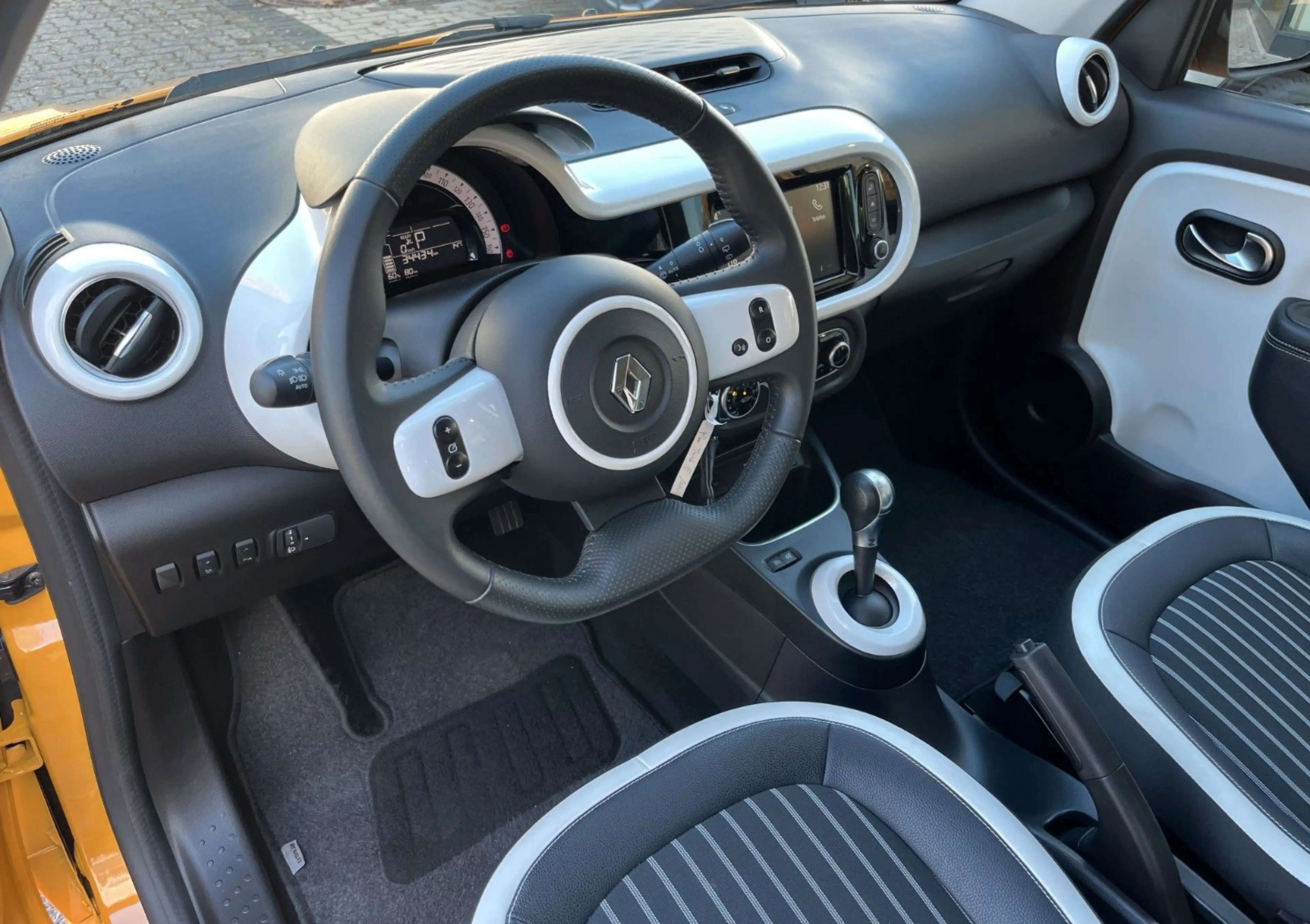 Renault Twingo Intens Electric Faltdach Klima Cam SHZ 1H — photo 12