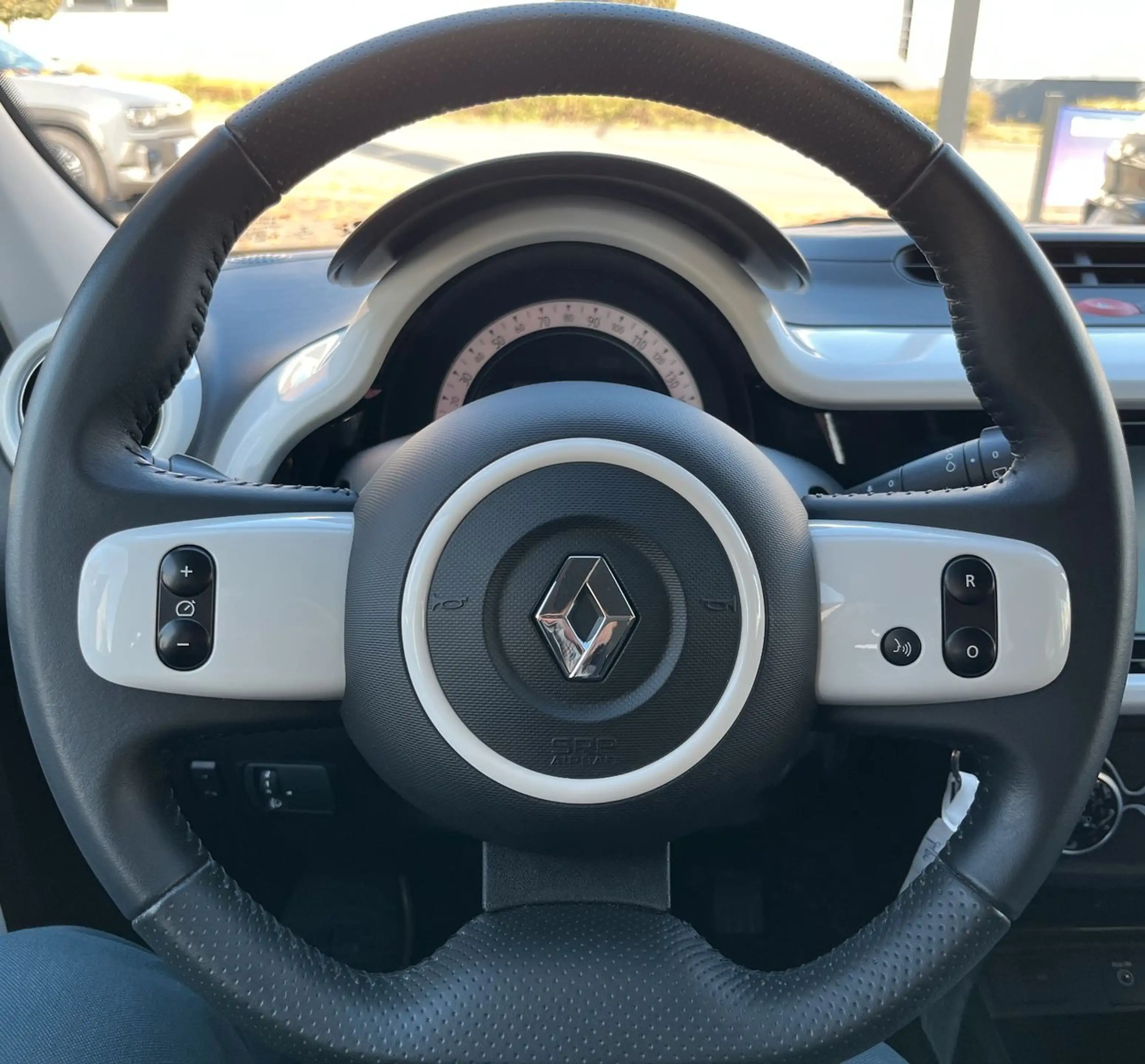 Renault Twingo Intens Electric Faltdach Klima Cam SHZ 1H — photo 14